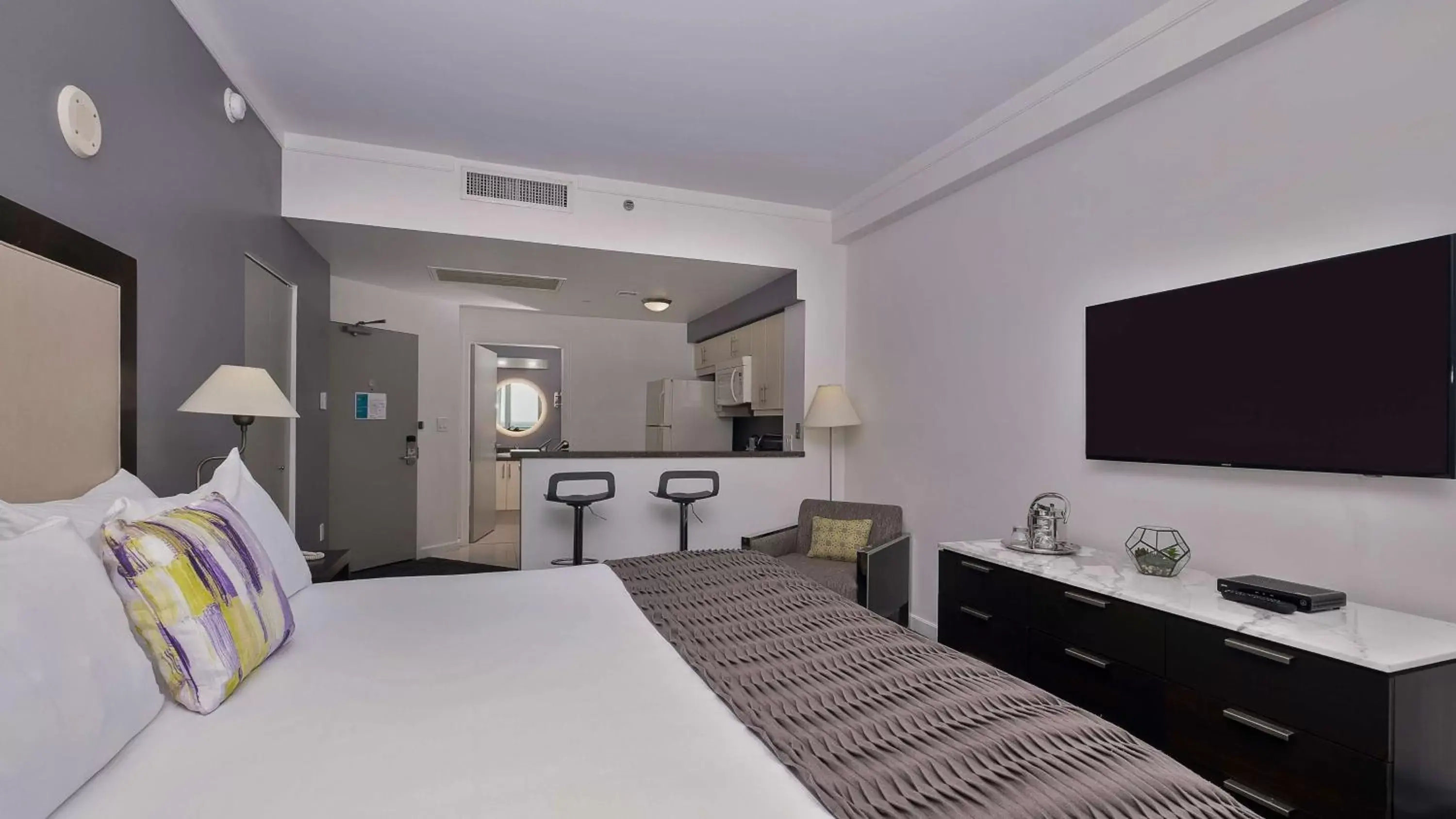 Bedroom, TV/Entertainment Center in Hotel Arya BW Premier Collection