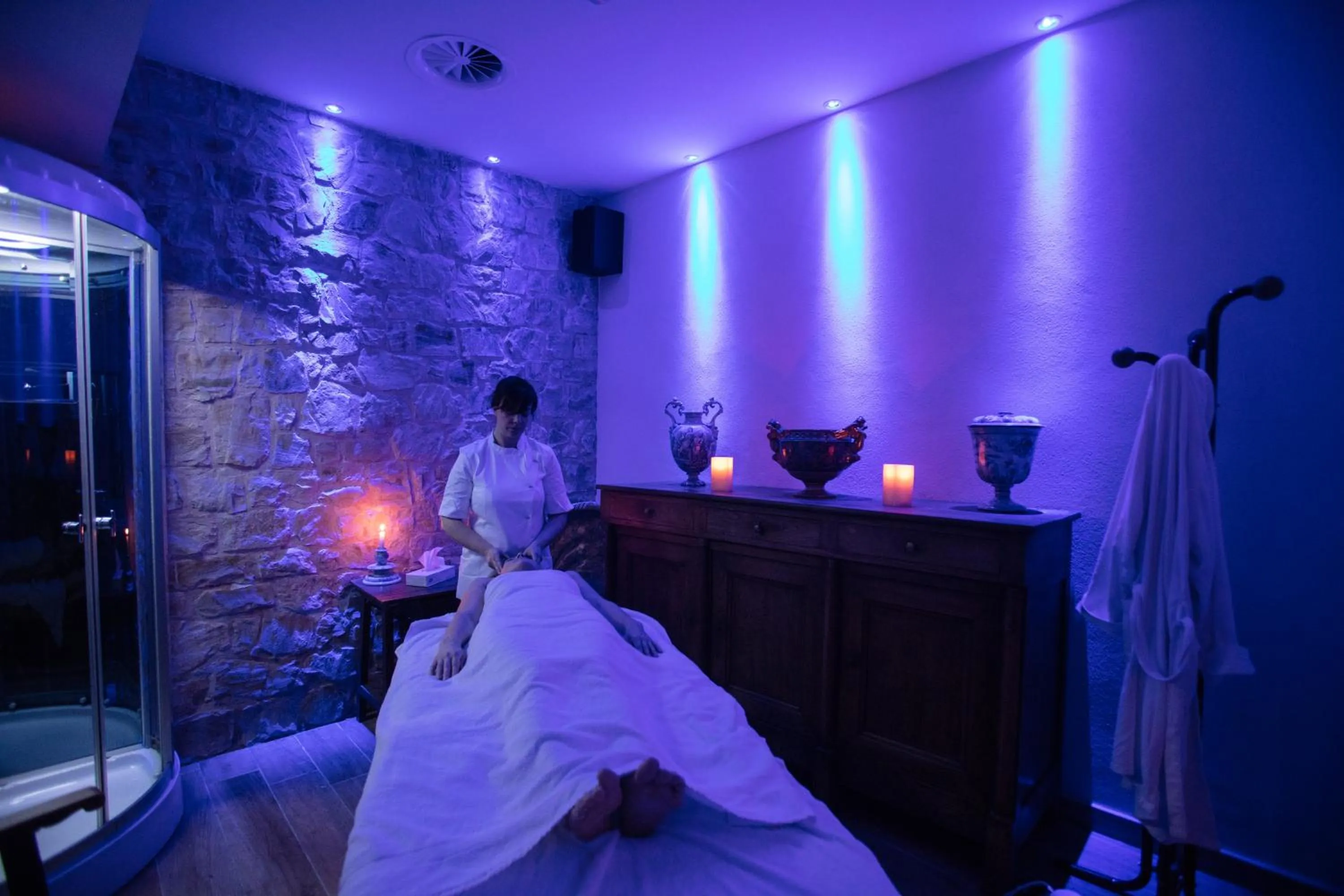 Staff in La Bastiglia