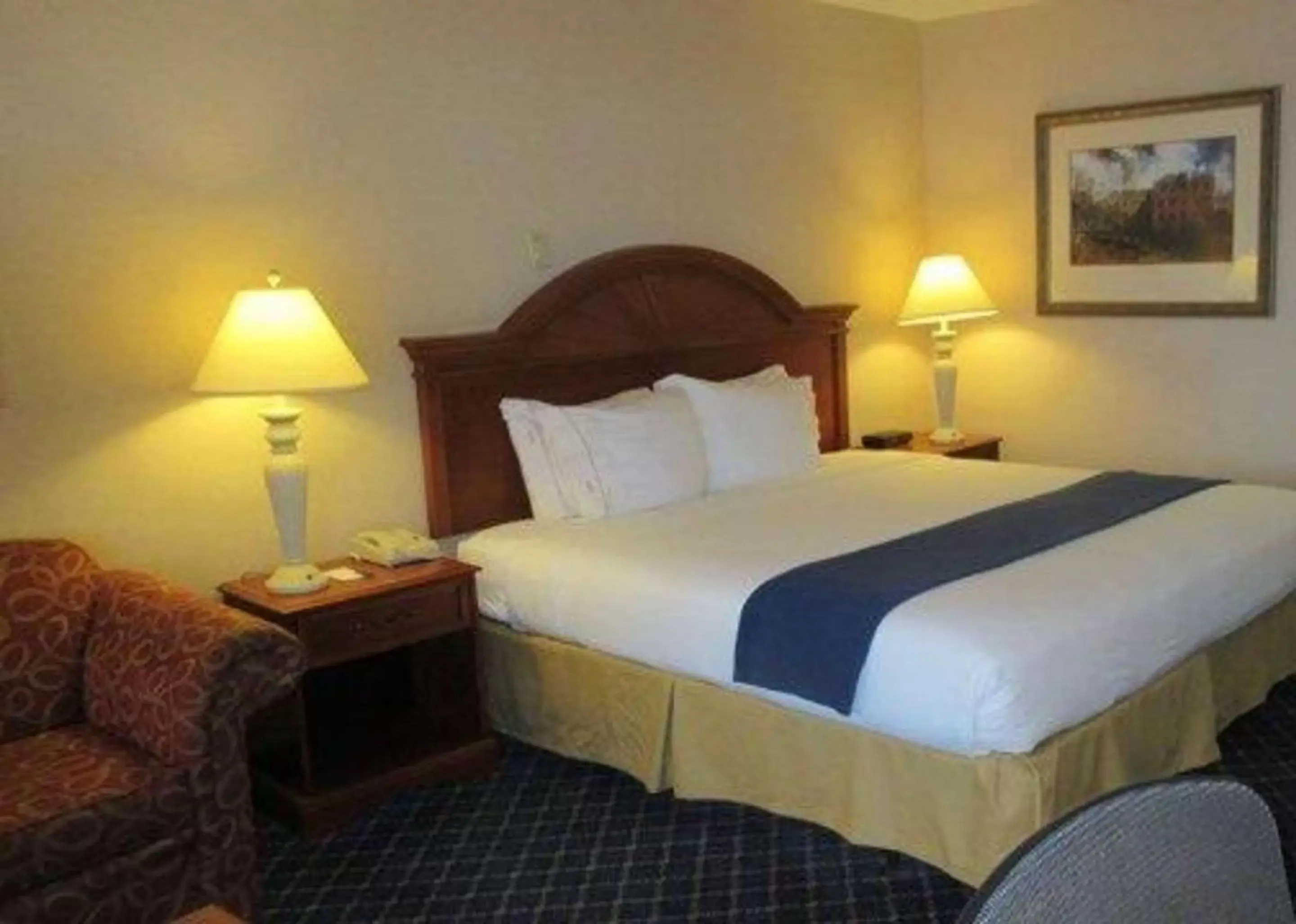 Photo of the whole room, Bed in Quality Inn Santa Nella on I-5