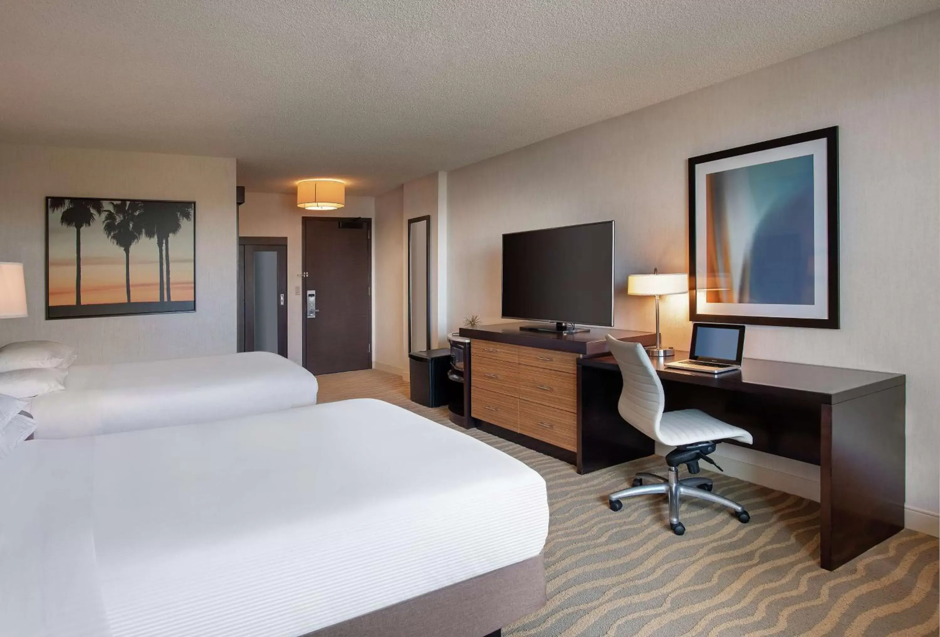 Bedroom in DoubleTree by Hilton San Diego-Mission Valley