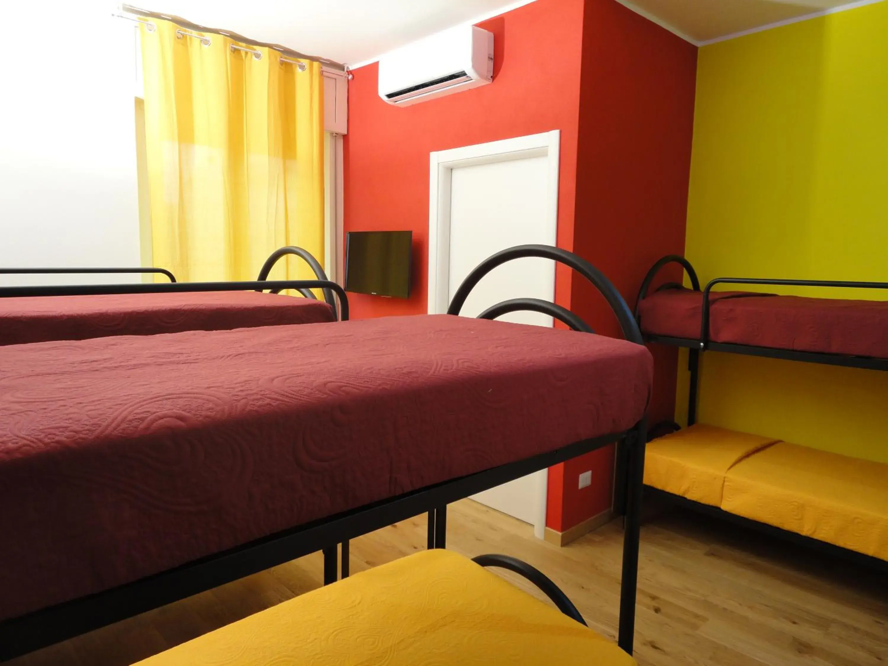 bunk bed, Bed in Pavia Ostello bunk bed, Bed in Pavia Ostello