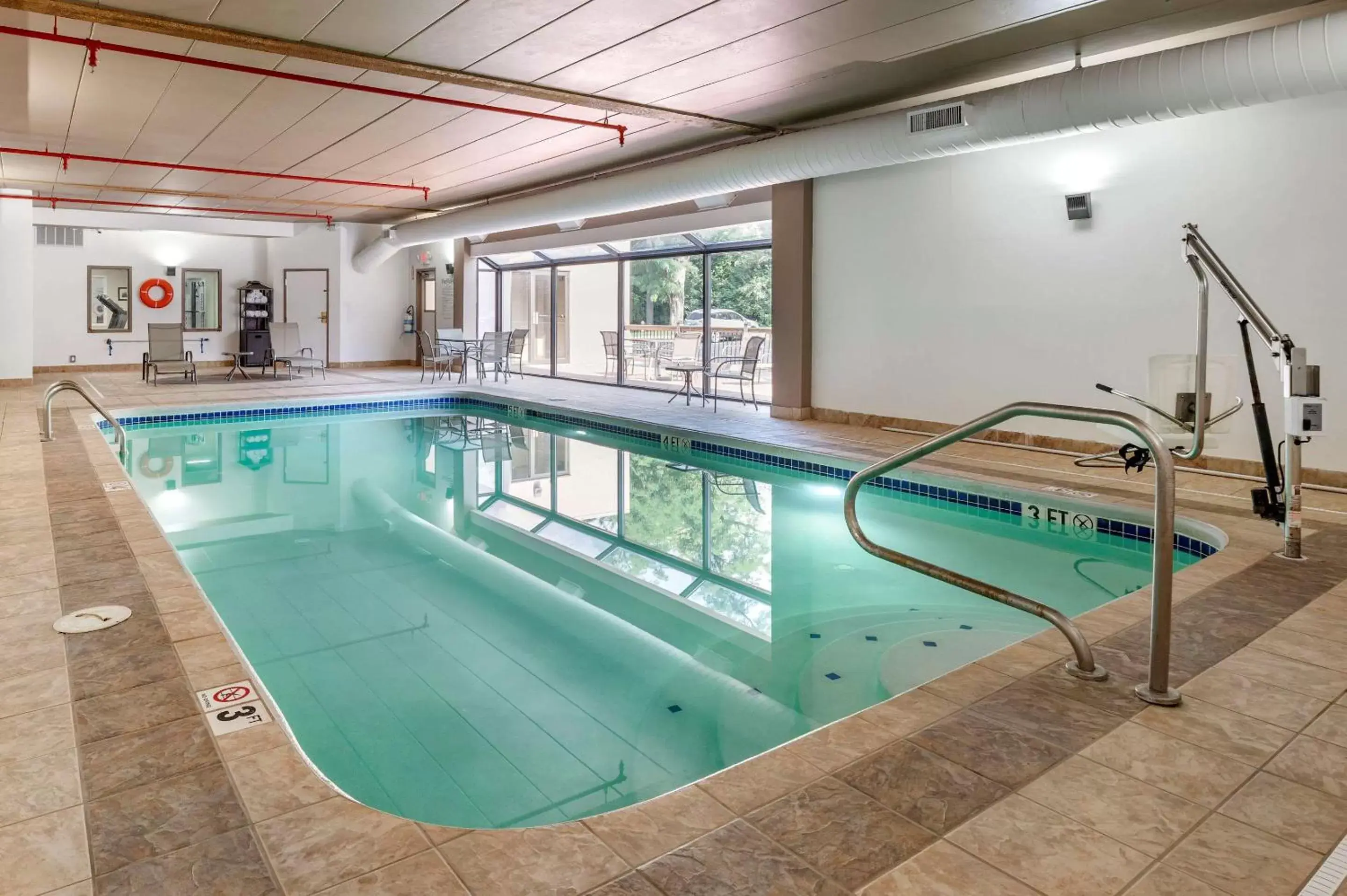 Activities, Swimming Pool in Comfort Inn Oxford