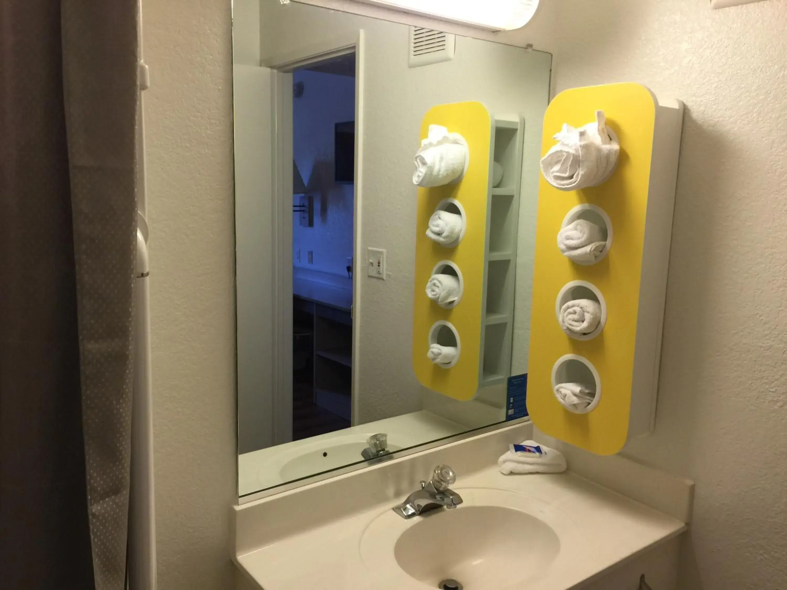 Facade/entrance in Motel 6-Yreka, CA Facade/entrance in Motel 6-Yreka, CA