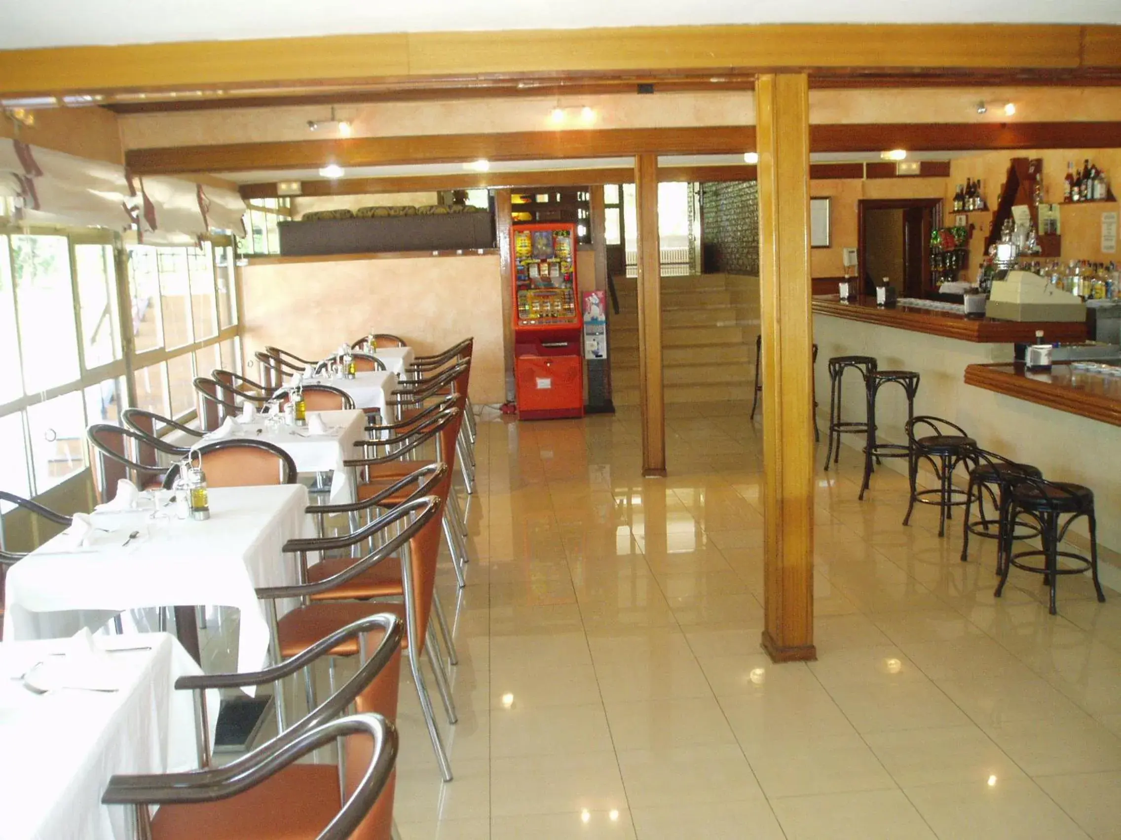 Lounge or bar, Restaurant/Places to Eat in Hotel Manzanares
