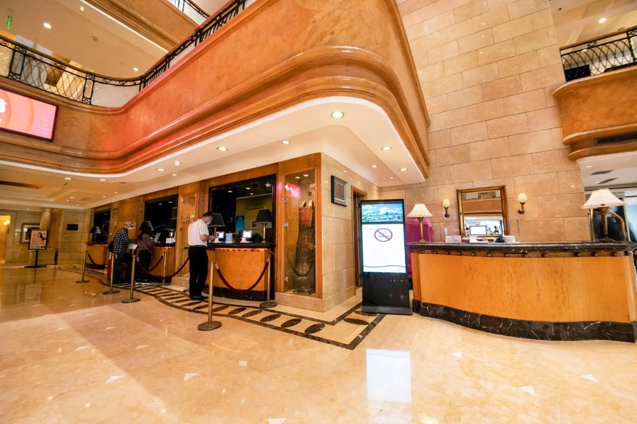 Property building, Lobby/Reception in Crowne Plaza Qingdao, an IHG Hotel