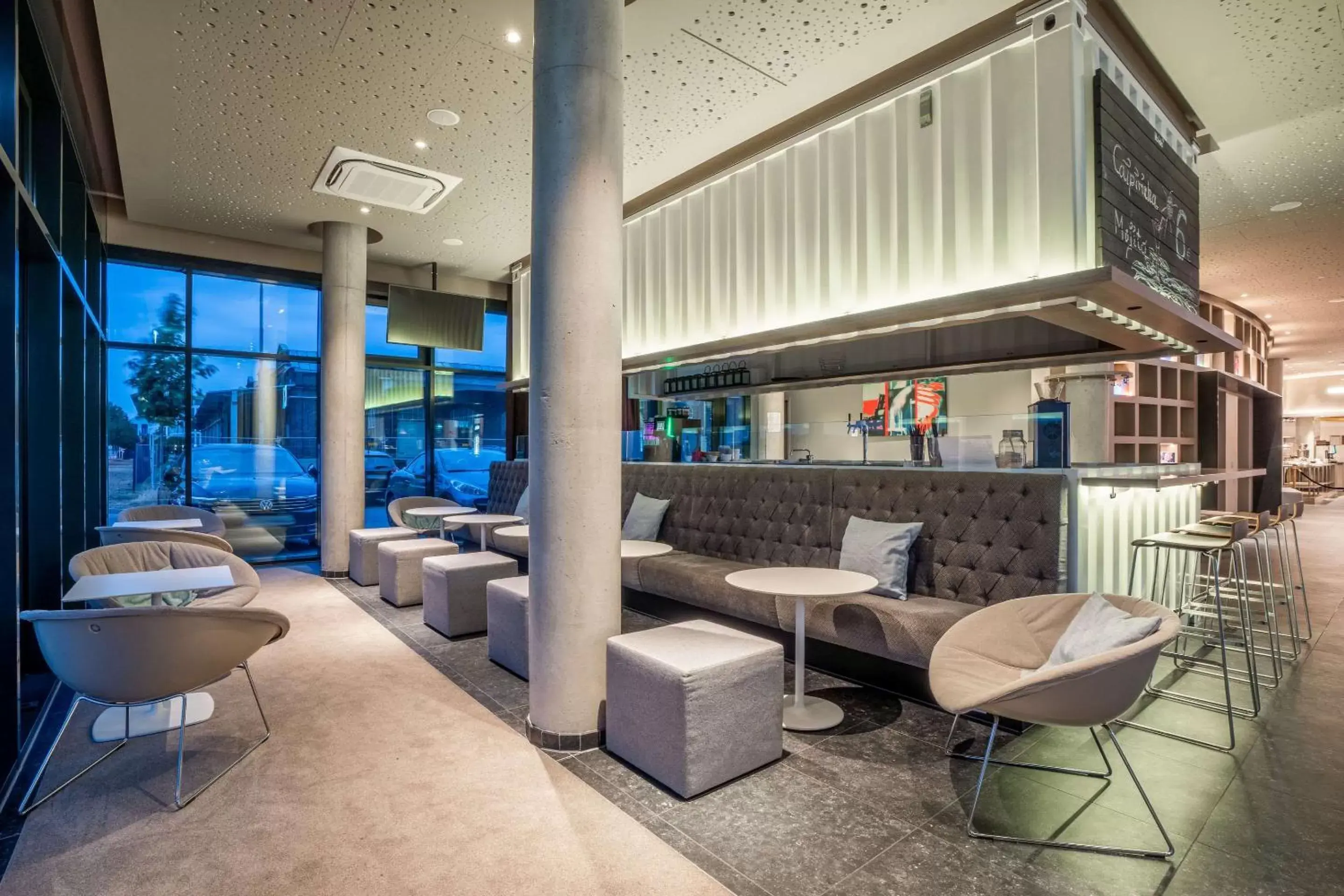 Lobby or reception, Lounge/Bar in Styles Hotel Monheim