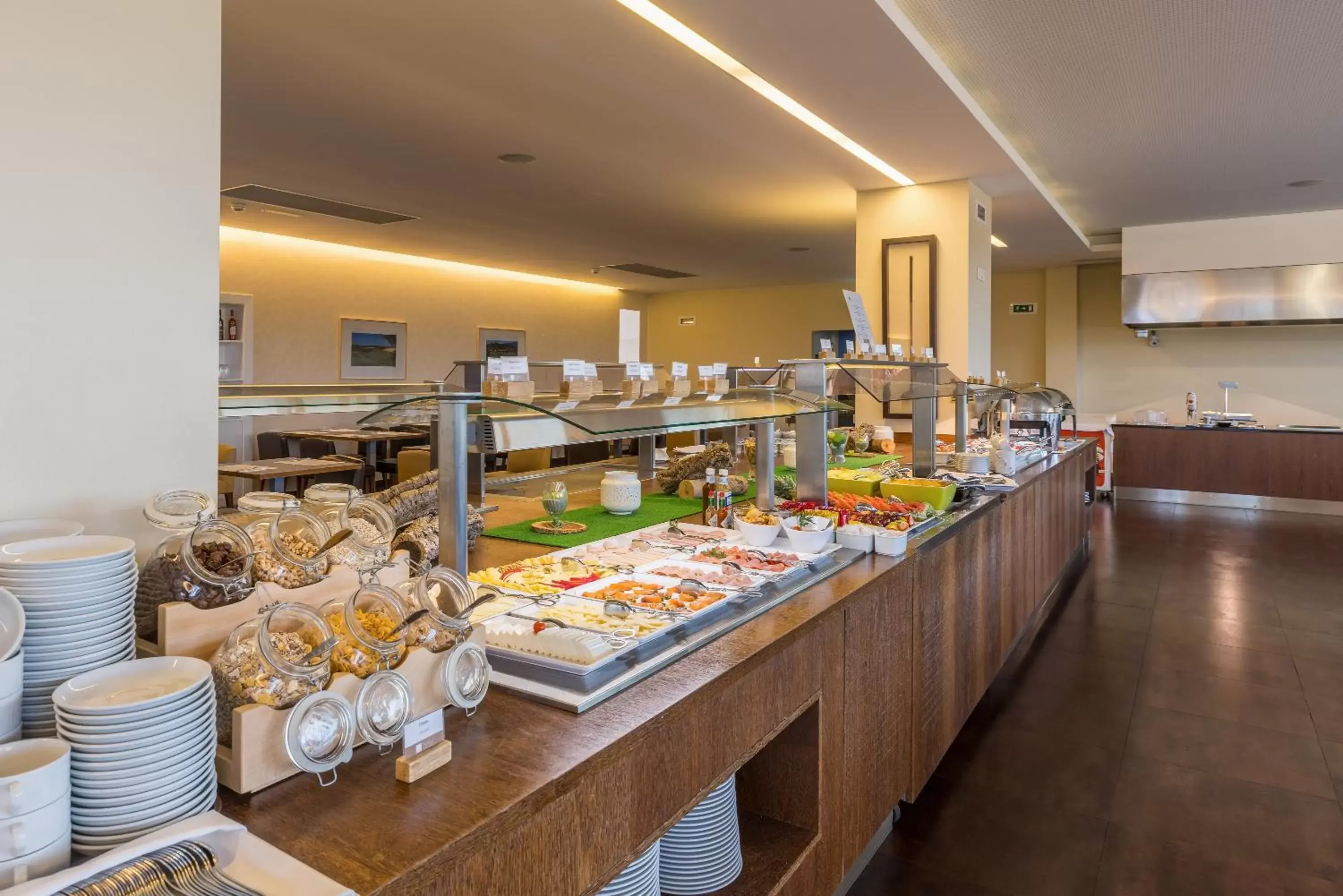 Buffet breakfast, Food in NAU Morgado Golf & Country Club