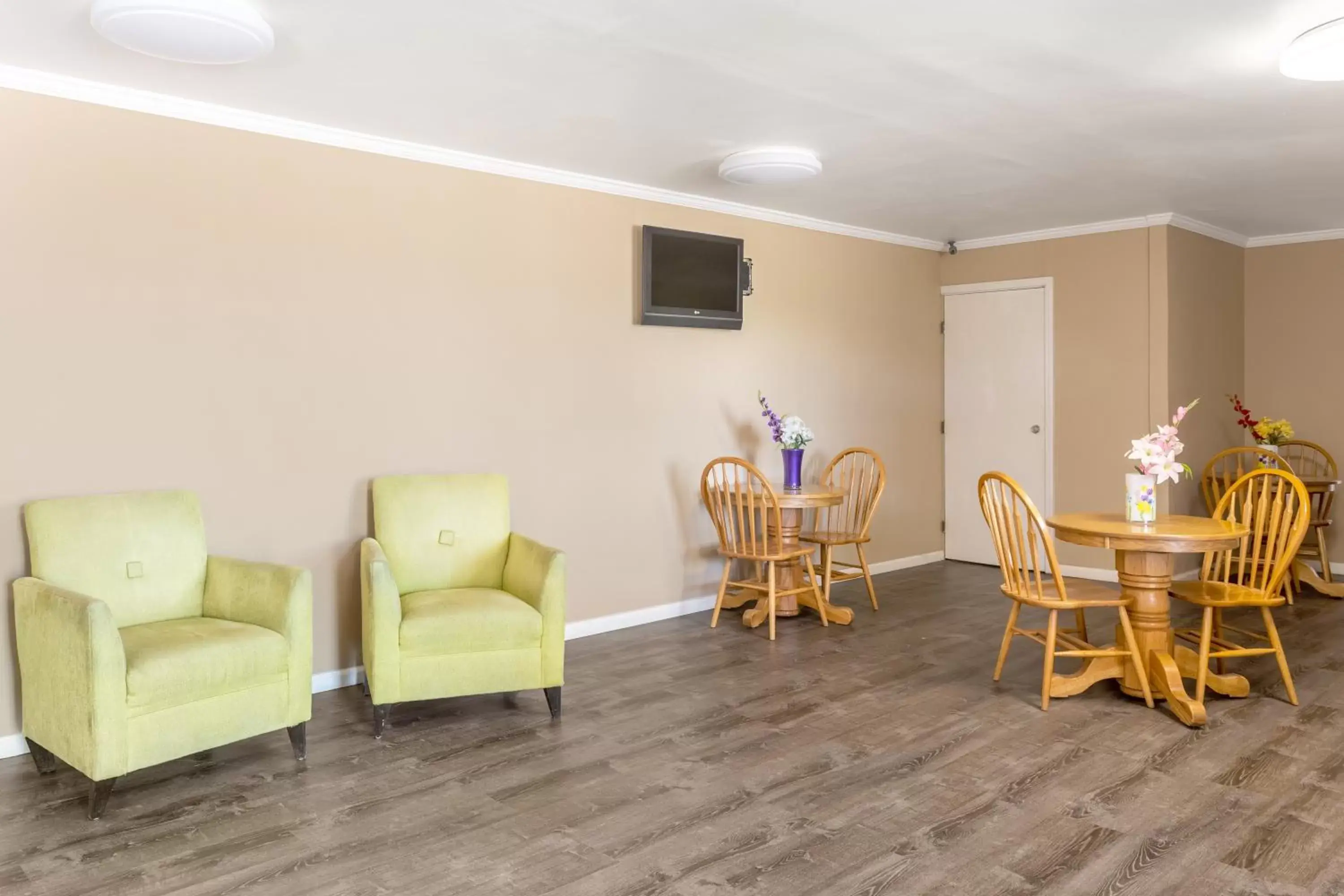 Breakfast, Seating Area in Econo Lodge