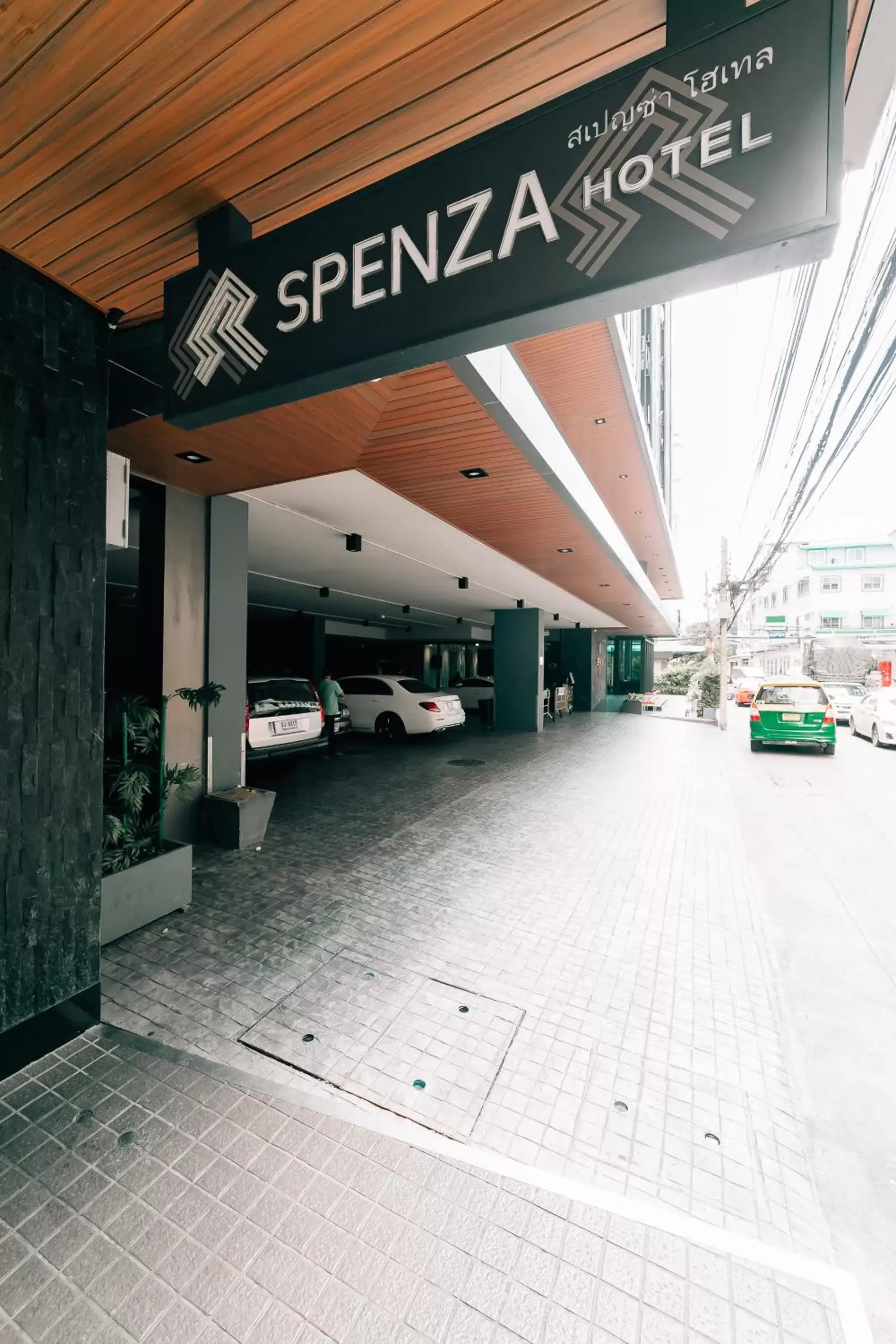 Parking in Spenza Hotel