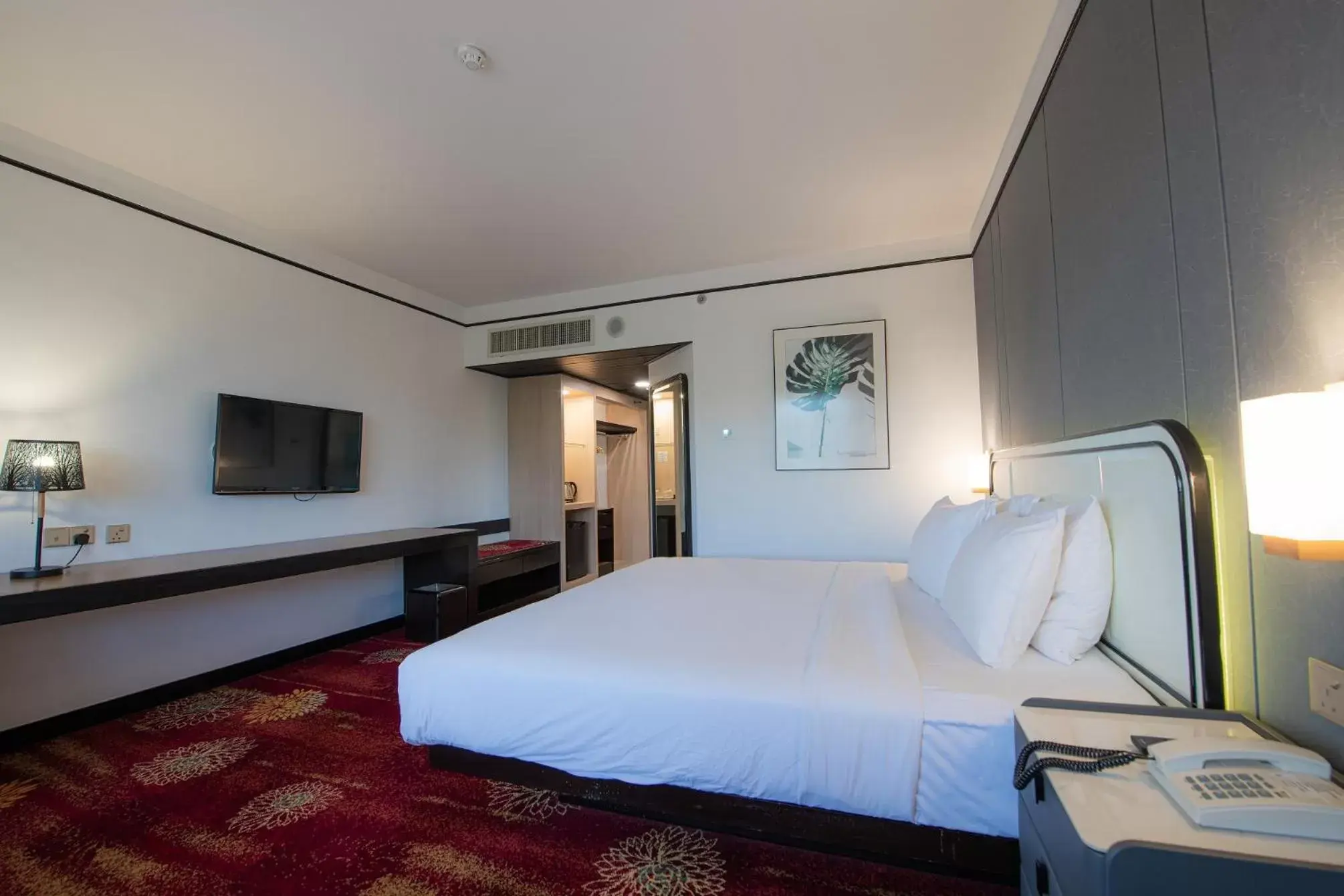 Bedroom, Bed in Sabah Hotel