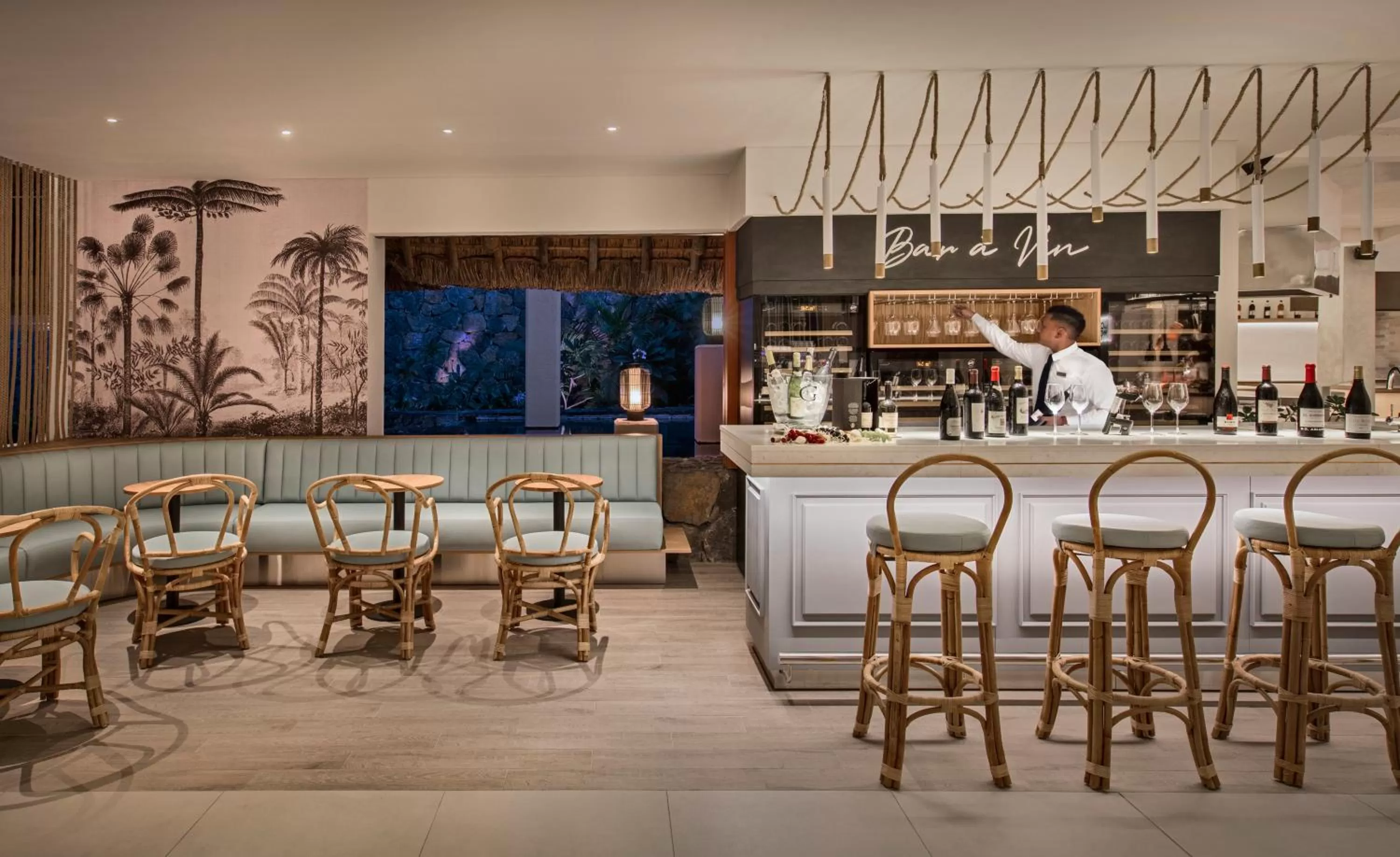 Lounge or bar in Constance Belle Mare Plage