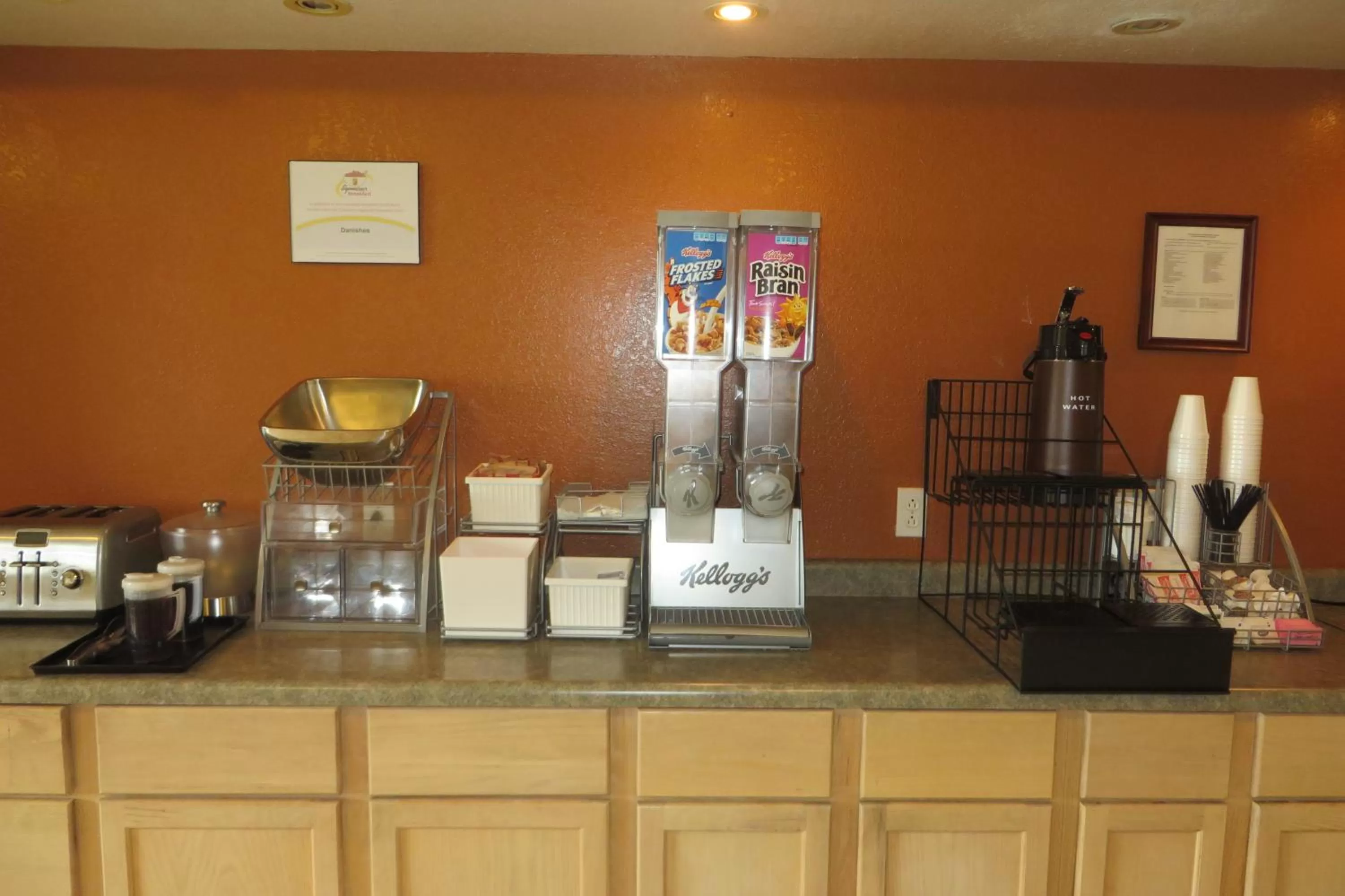 Restaurant/places to eat in Super 8 by Wyndham Grinnell IA