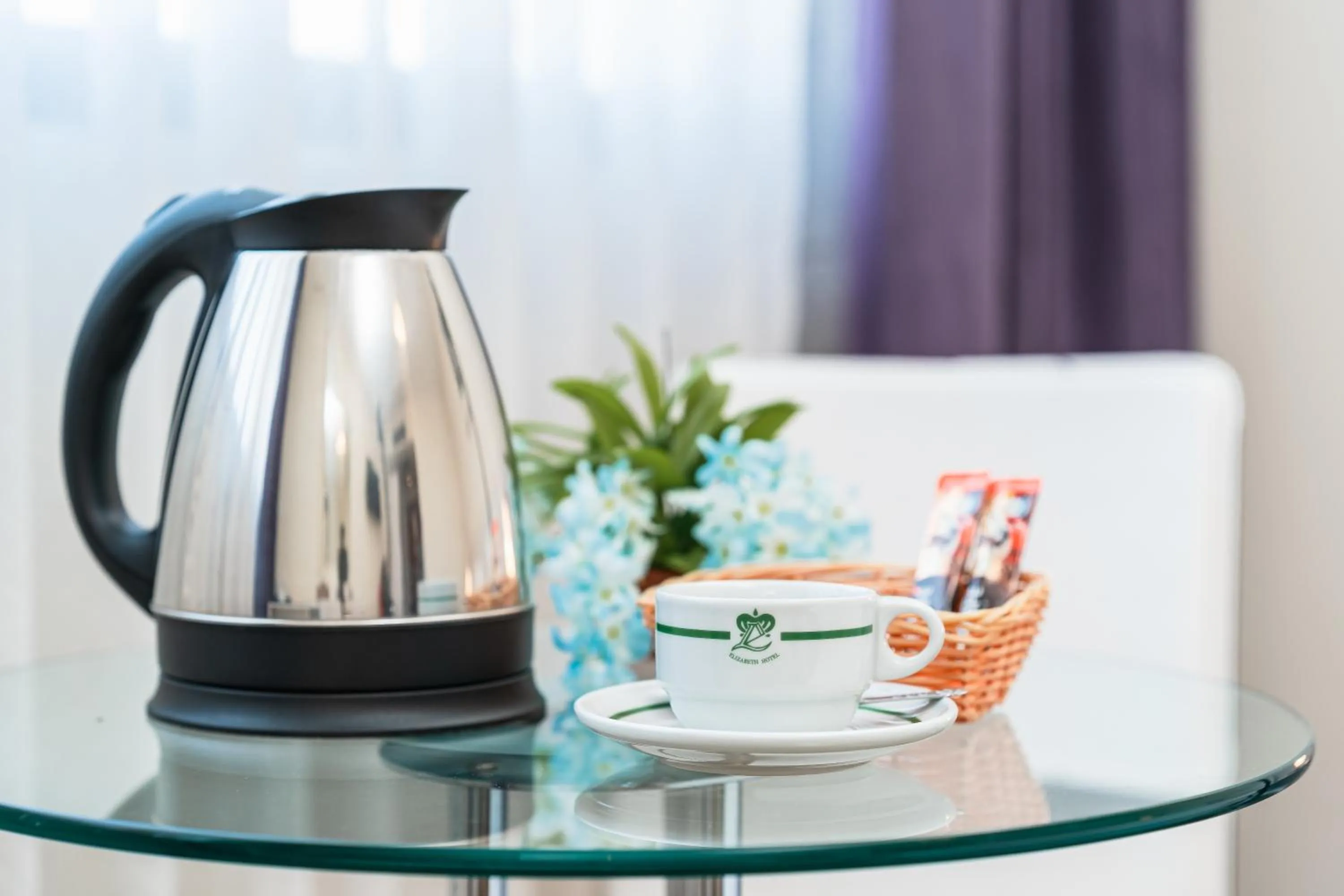 Coffee/tea facilities in Elizabeth Hotel