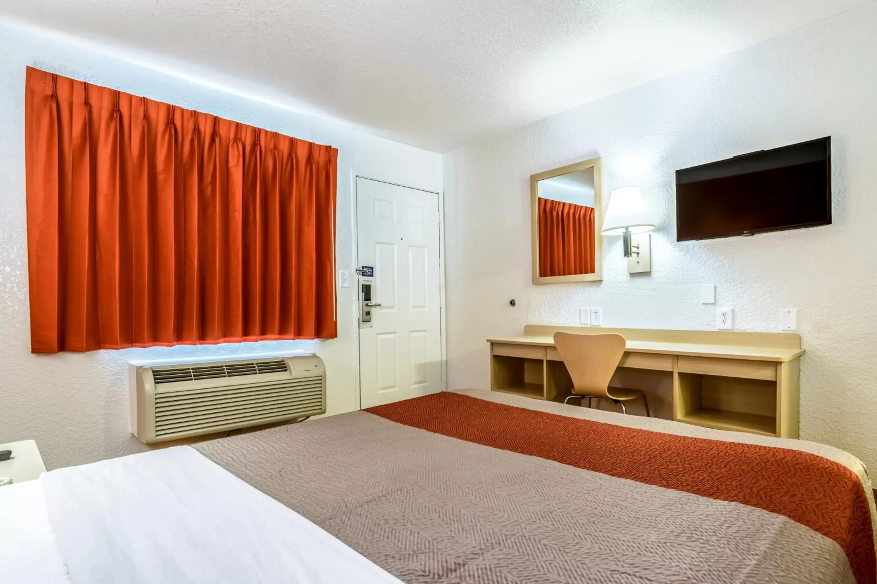 Bedroom, Room Photo in Motel 6-Anaheim, CA - Fullerton East