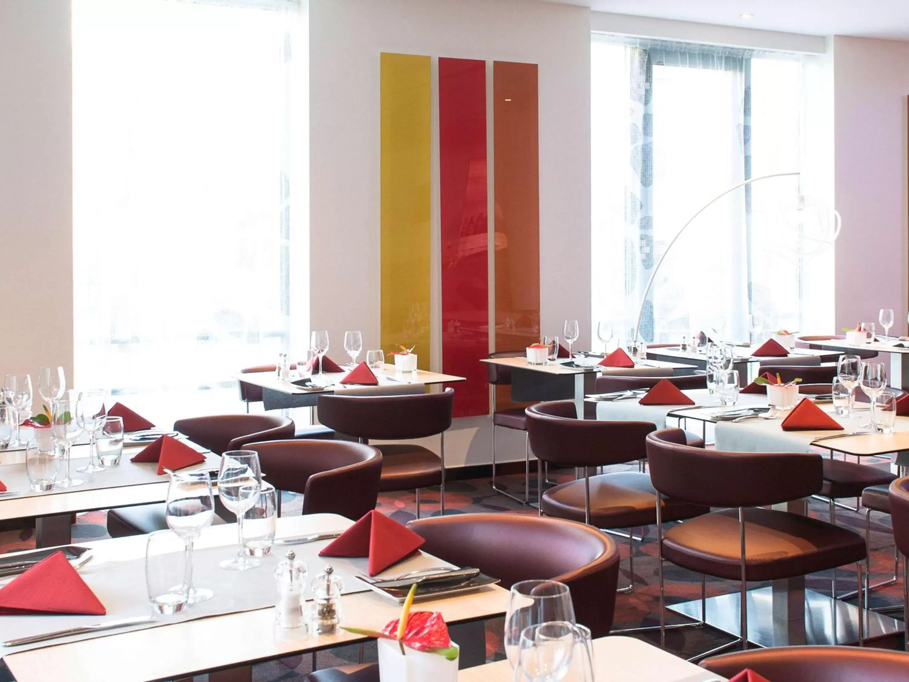 Lounge or bar, Restaurant/Places to Eat in Novotel Brussels City Centre