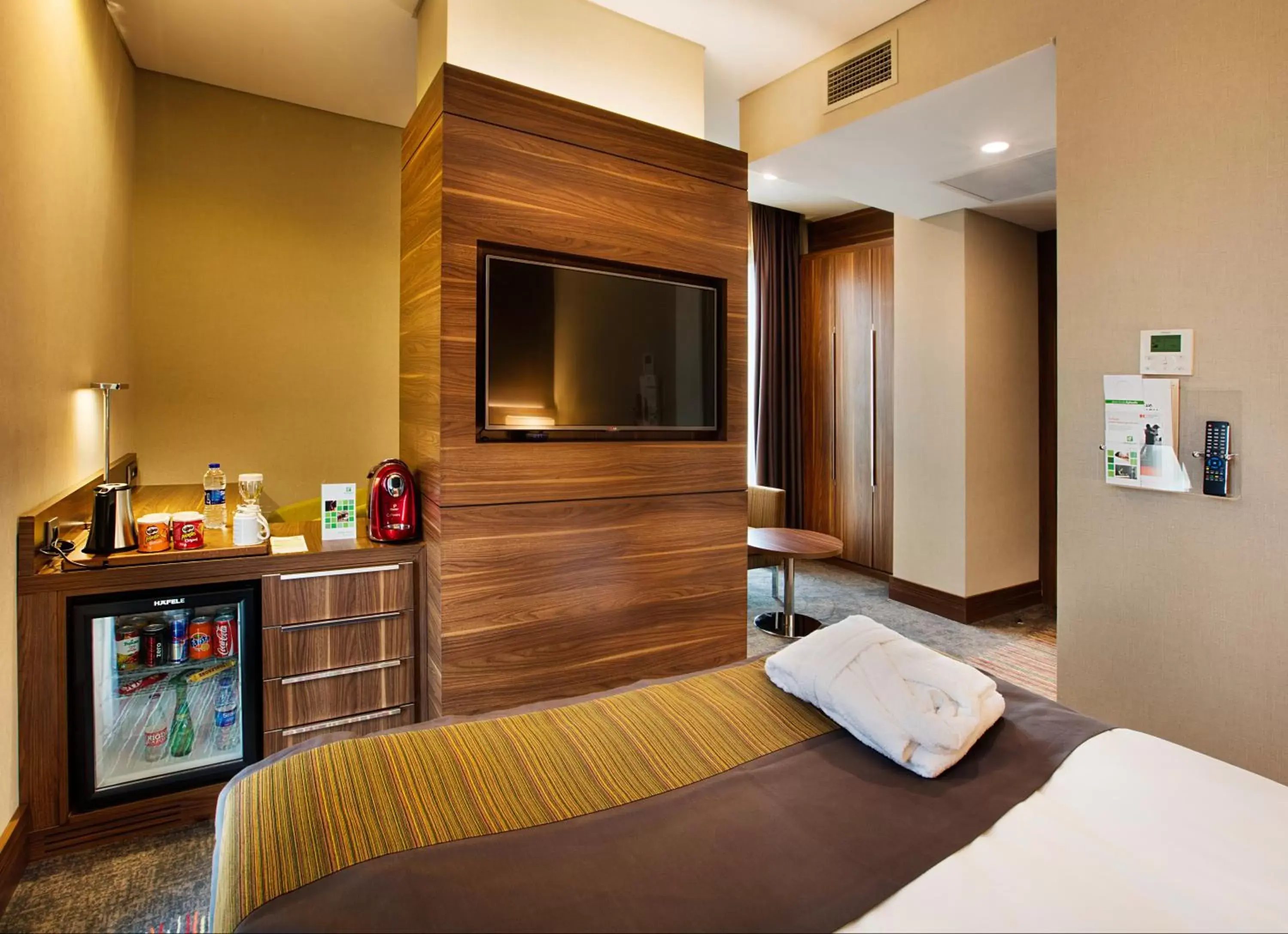 TV and multimedia, Bed in Holiday Inn Istanbul - Kadikoy, an IHG Hotel