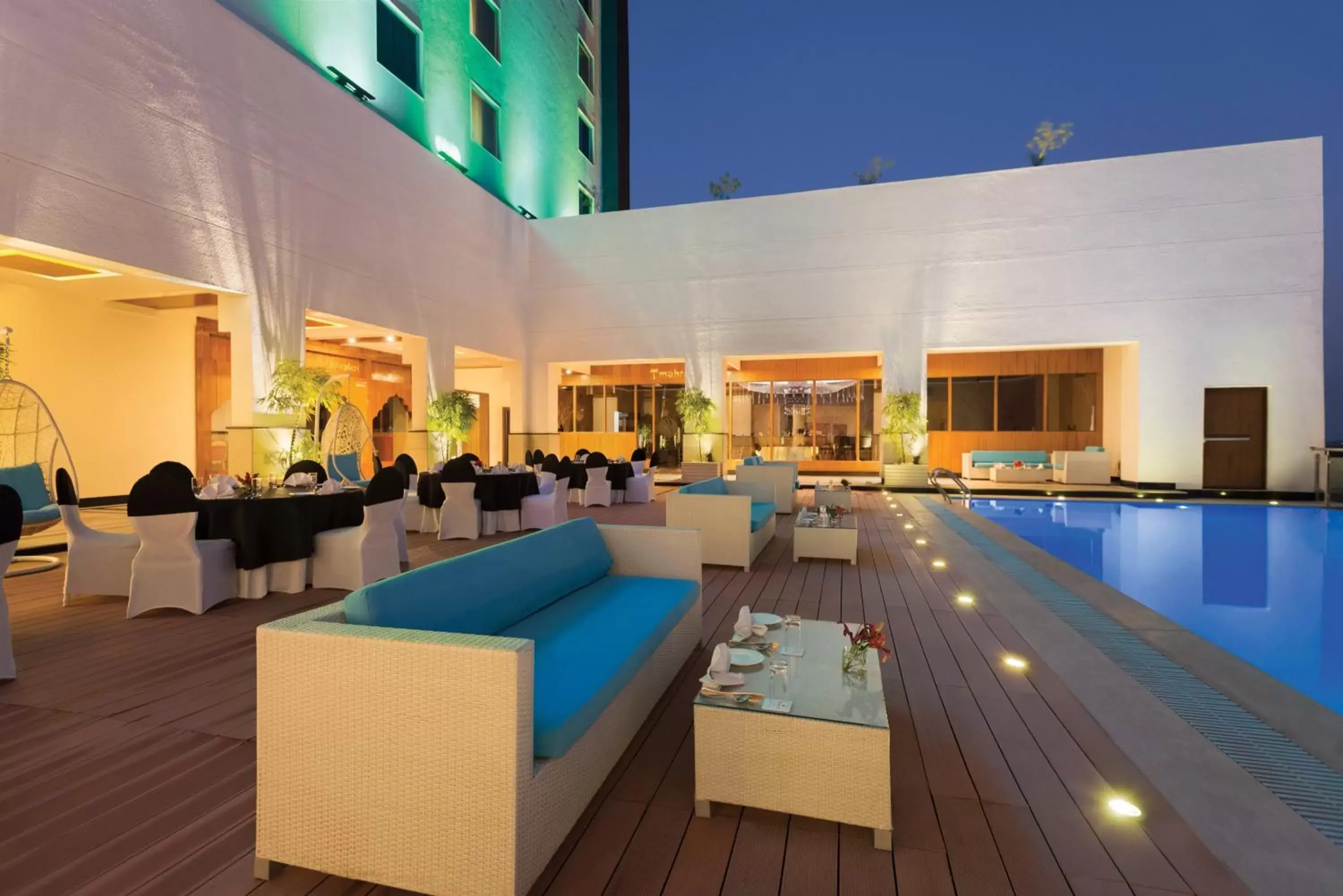 Lounge or bar, Swimming Pool in Ramada Plaza By Wyndham Agra