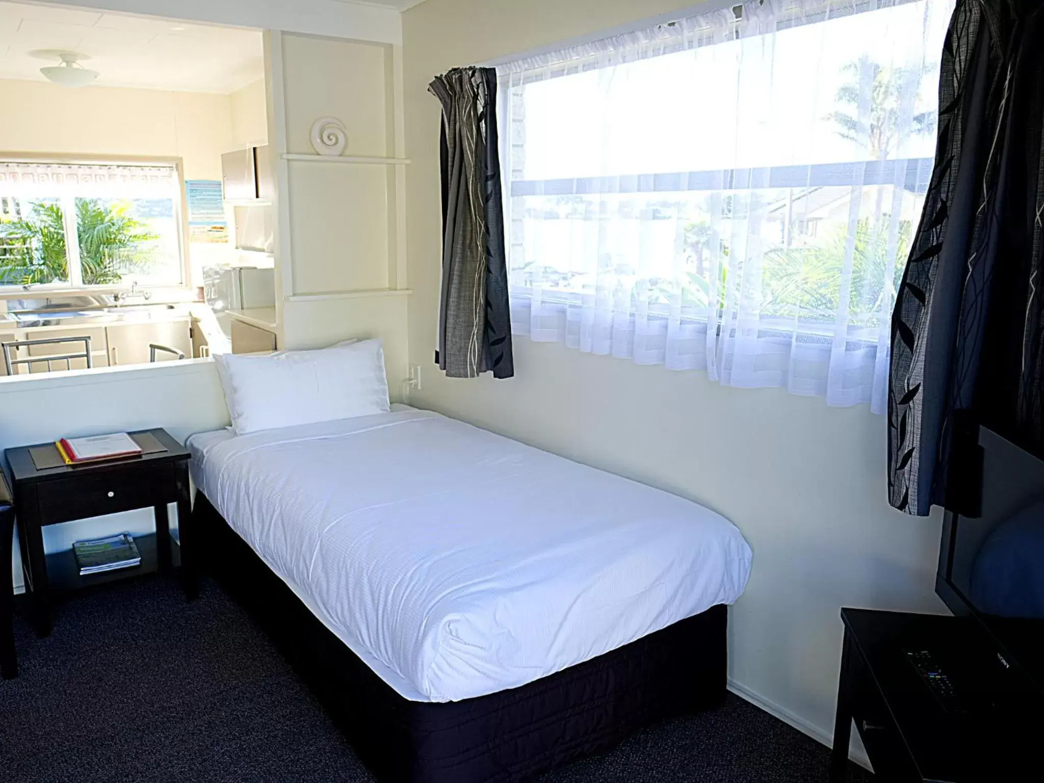 Bed in Tairua Shores Motel