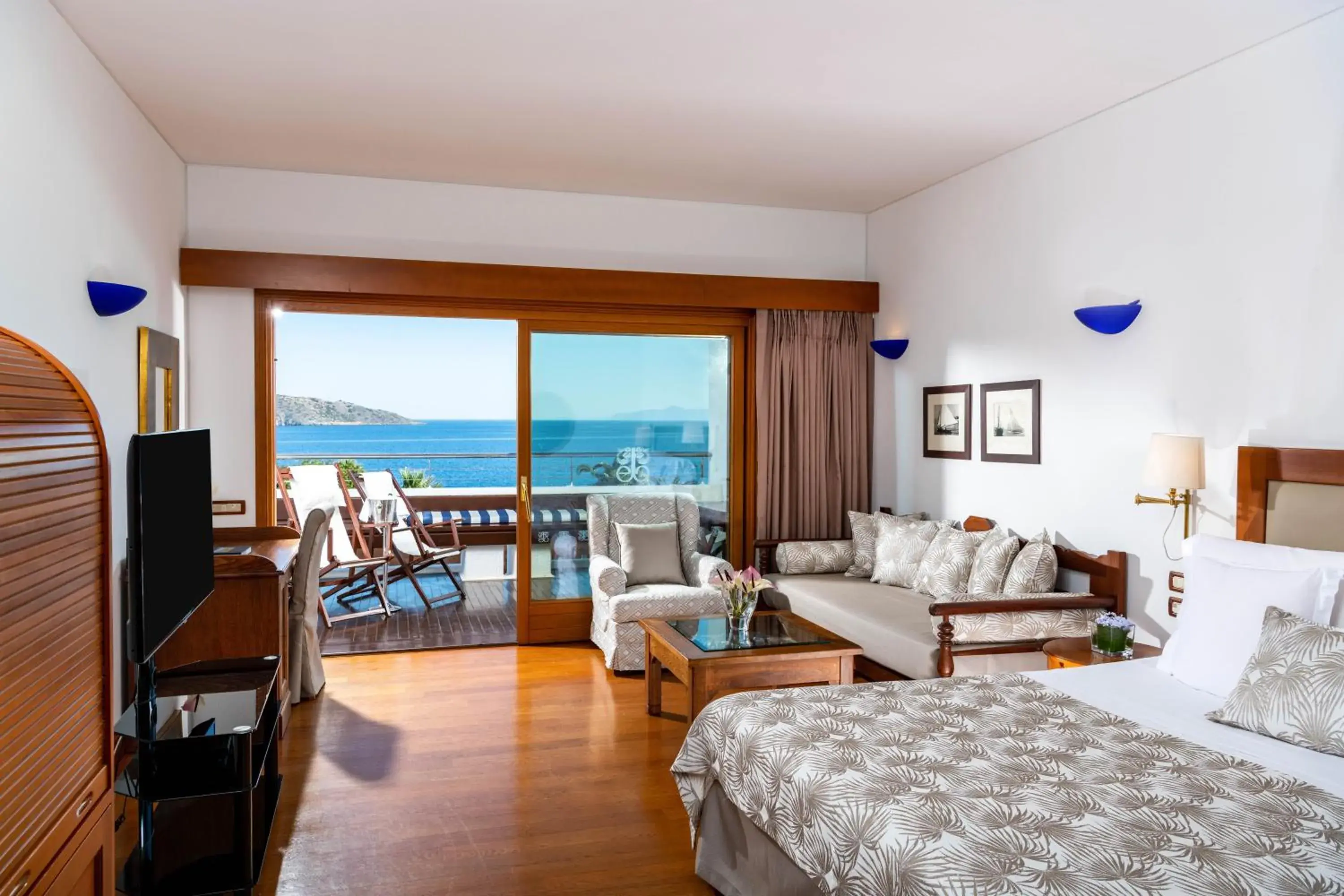 Bedroom, Seating Area in Elounda Beach Hotel & Villas, a Member of the Leading Hotels of the World
