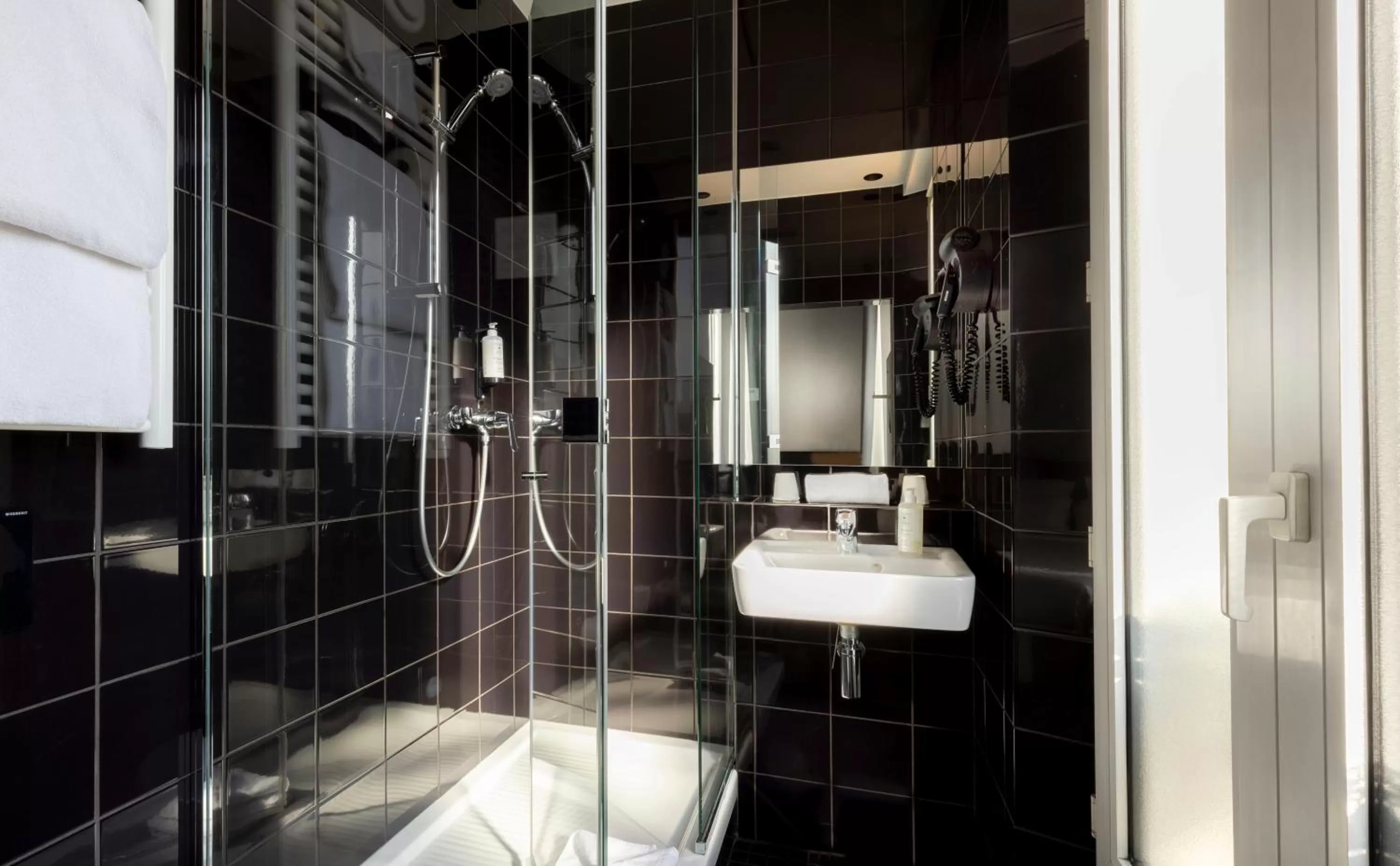 Bathroom in Libertel Austerlitz Jardin des Plantes