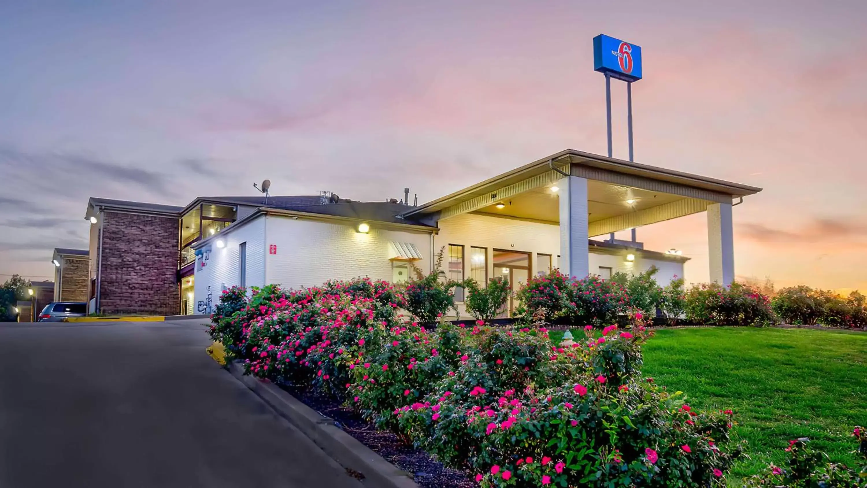 Property Building in Motel 6-Grand Rivers, KY