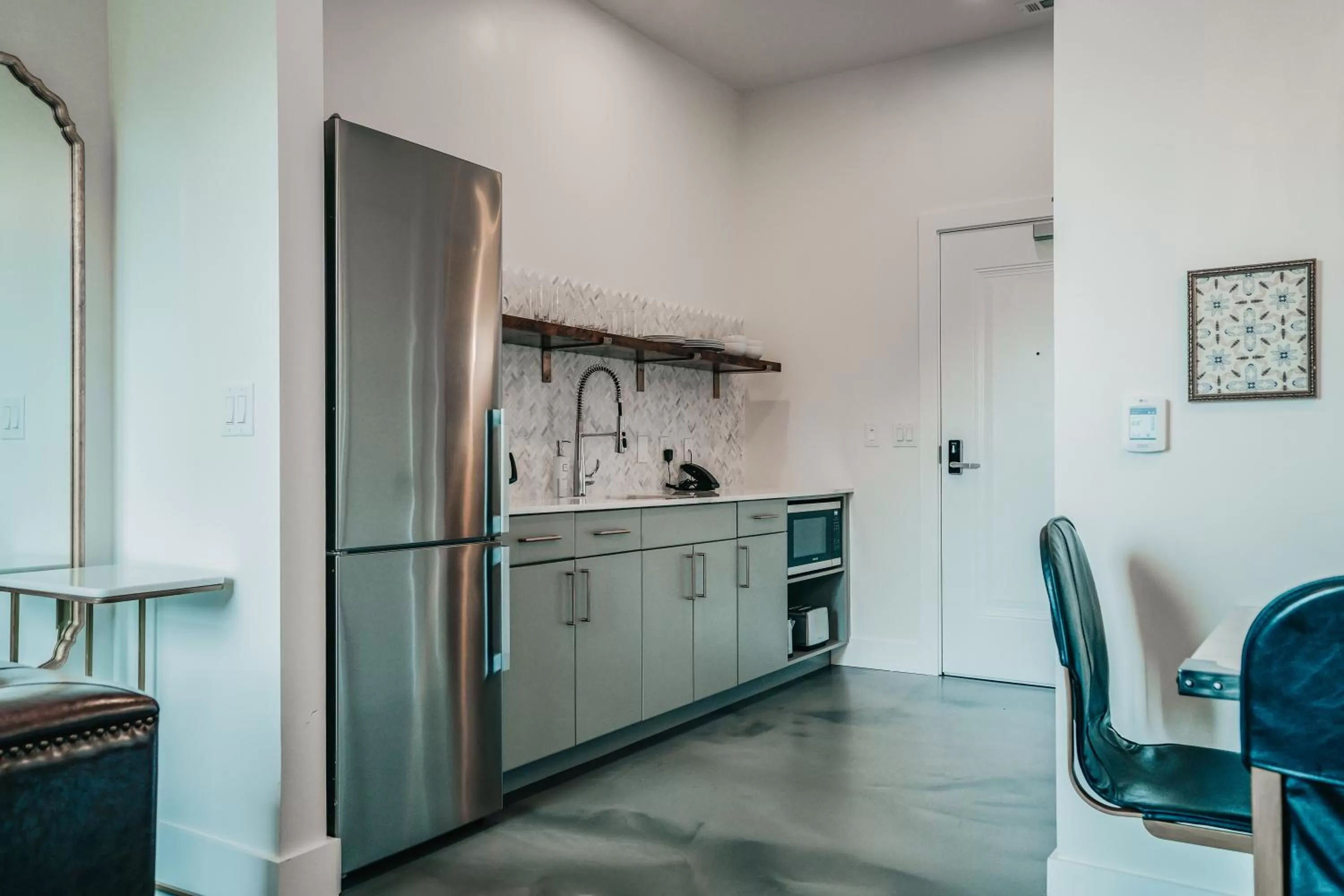 Kitchen or kitchenette in Colton House Hotel