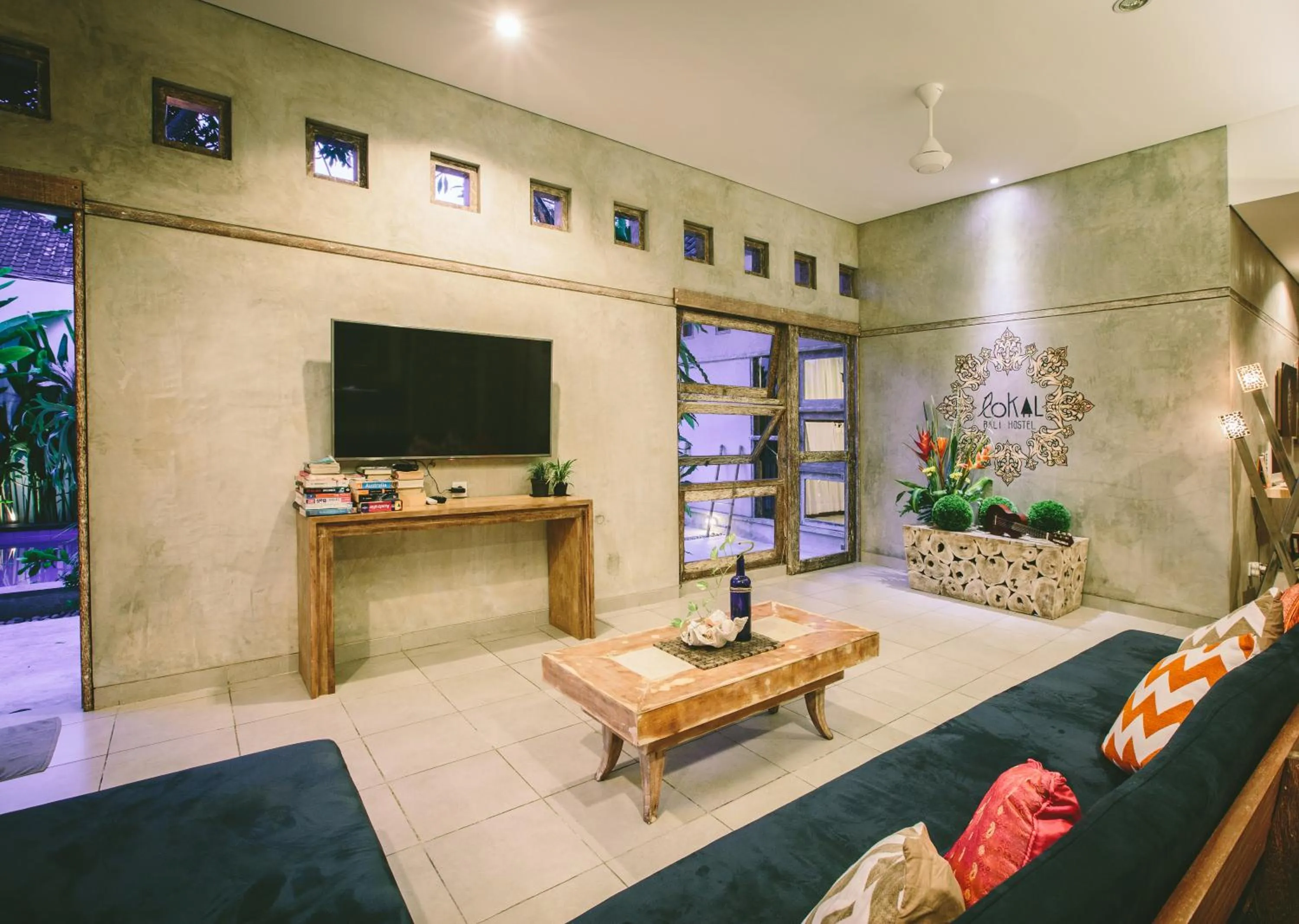 Communal lounge/ TV room in Lokal Bali Hostel