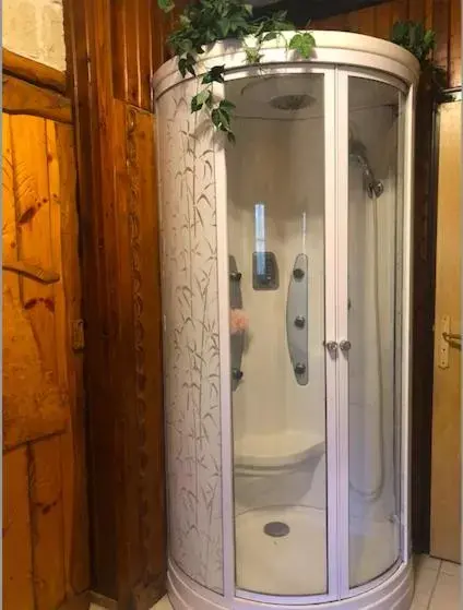 Bathroom in Chambre d'hôte txaleta (le Chalet)