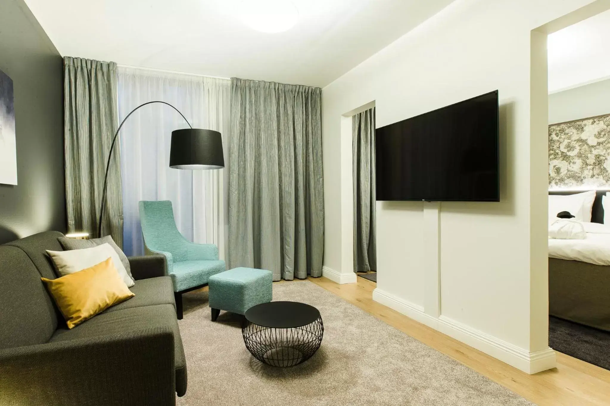 Seating area, TV/Entertainment Center in Hotel Sveitsi