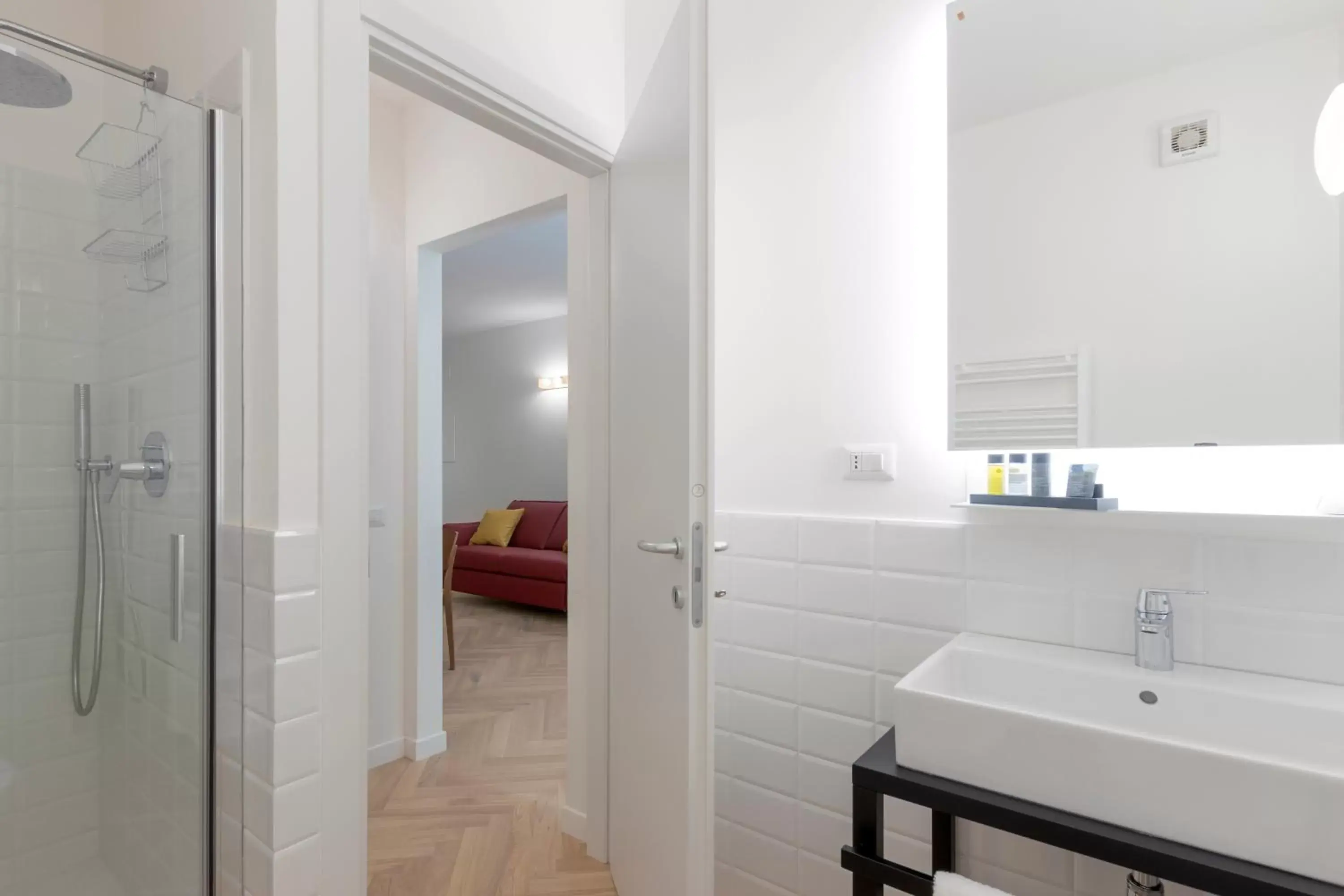 Shower, Bathroom in Metropolitan Suites