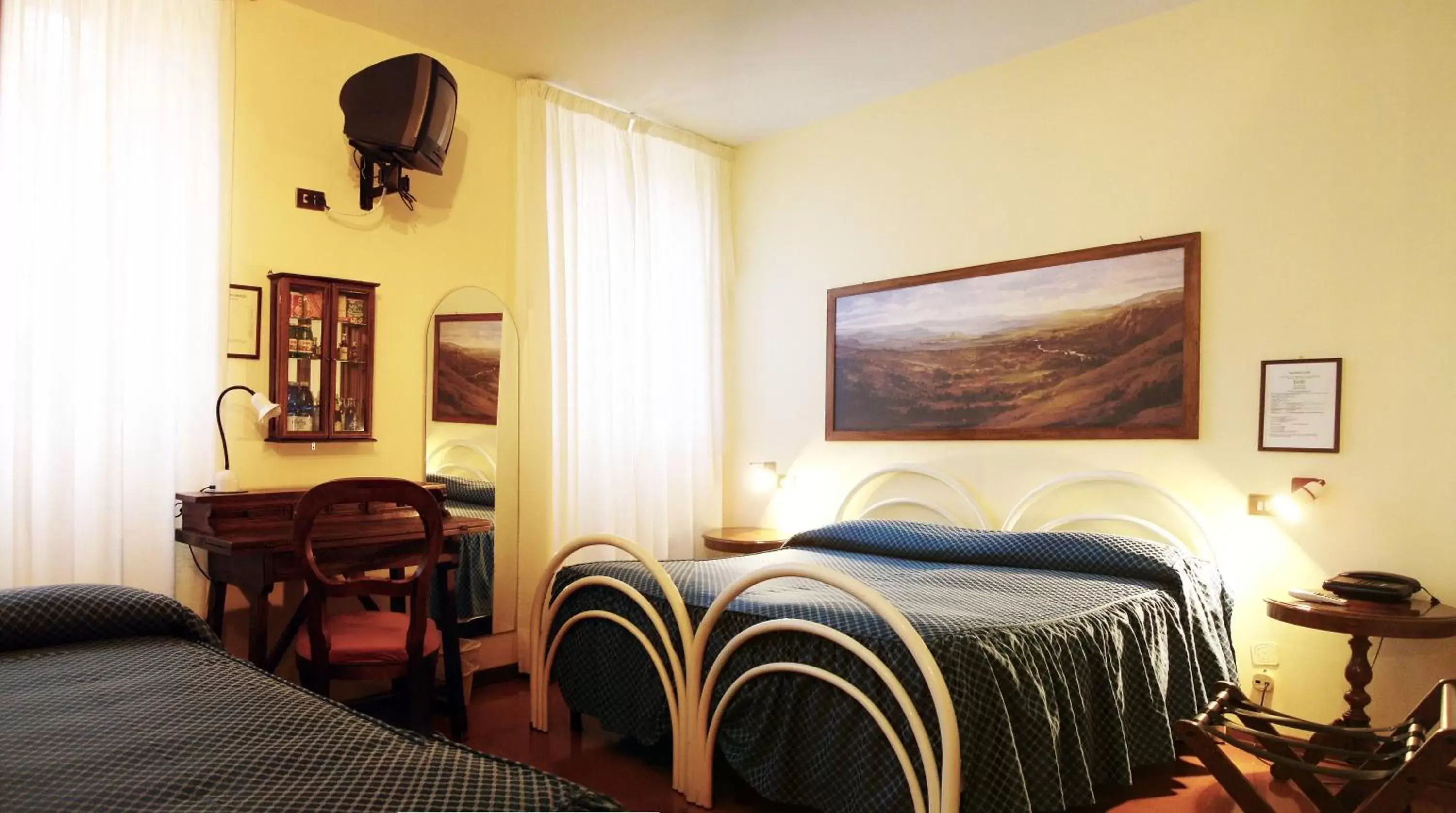 Photo of the whole room, Bed in Hotel Trattoria Pallotta