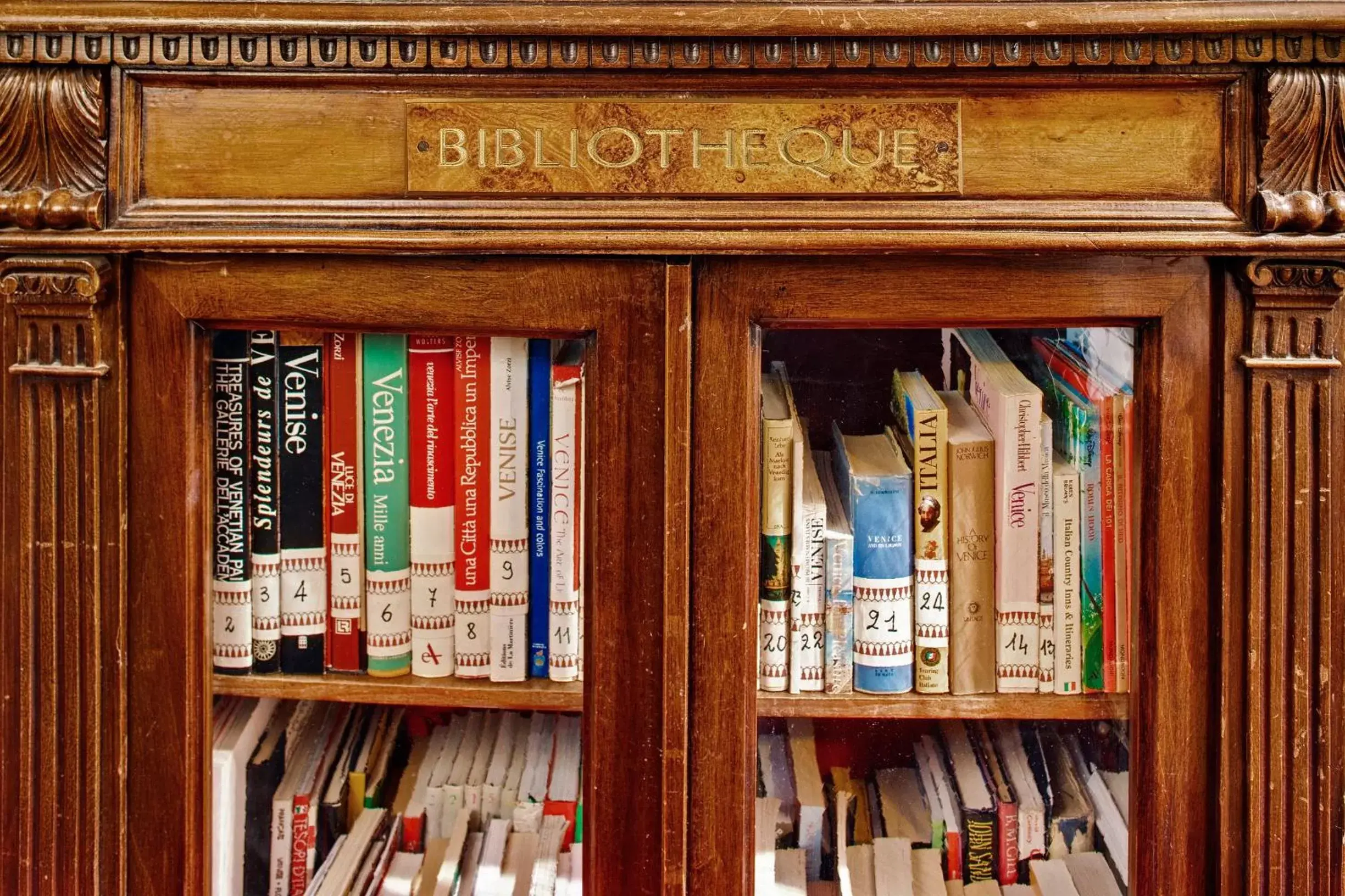 Library in Antica Locanda Sturion Residenza d'Epoca