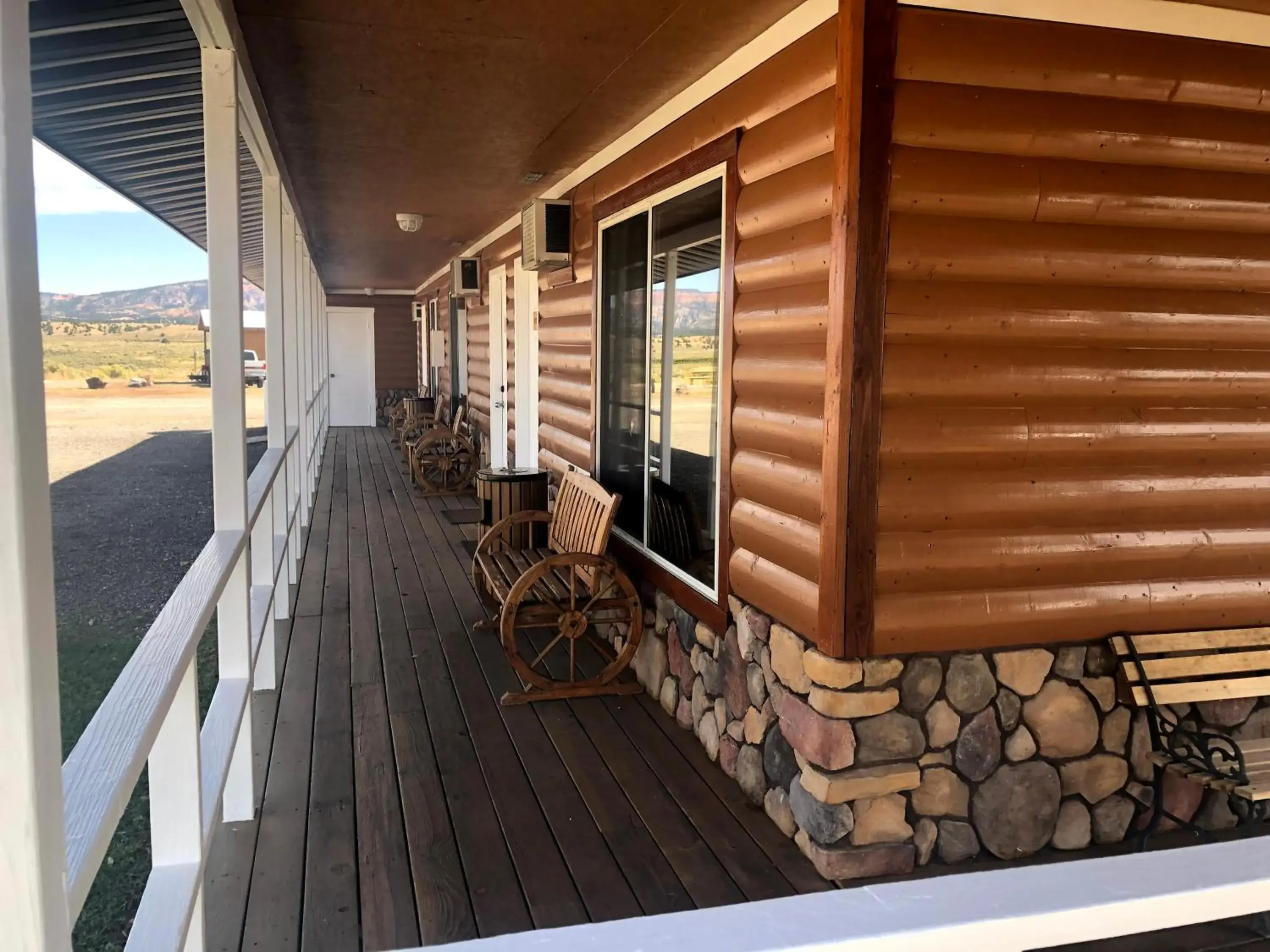 Property building, Balcony/Terrace in The Riverside Ranch Motel and RV Park