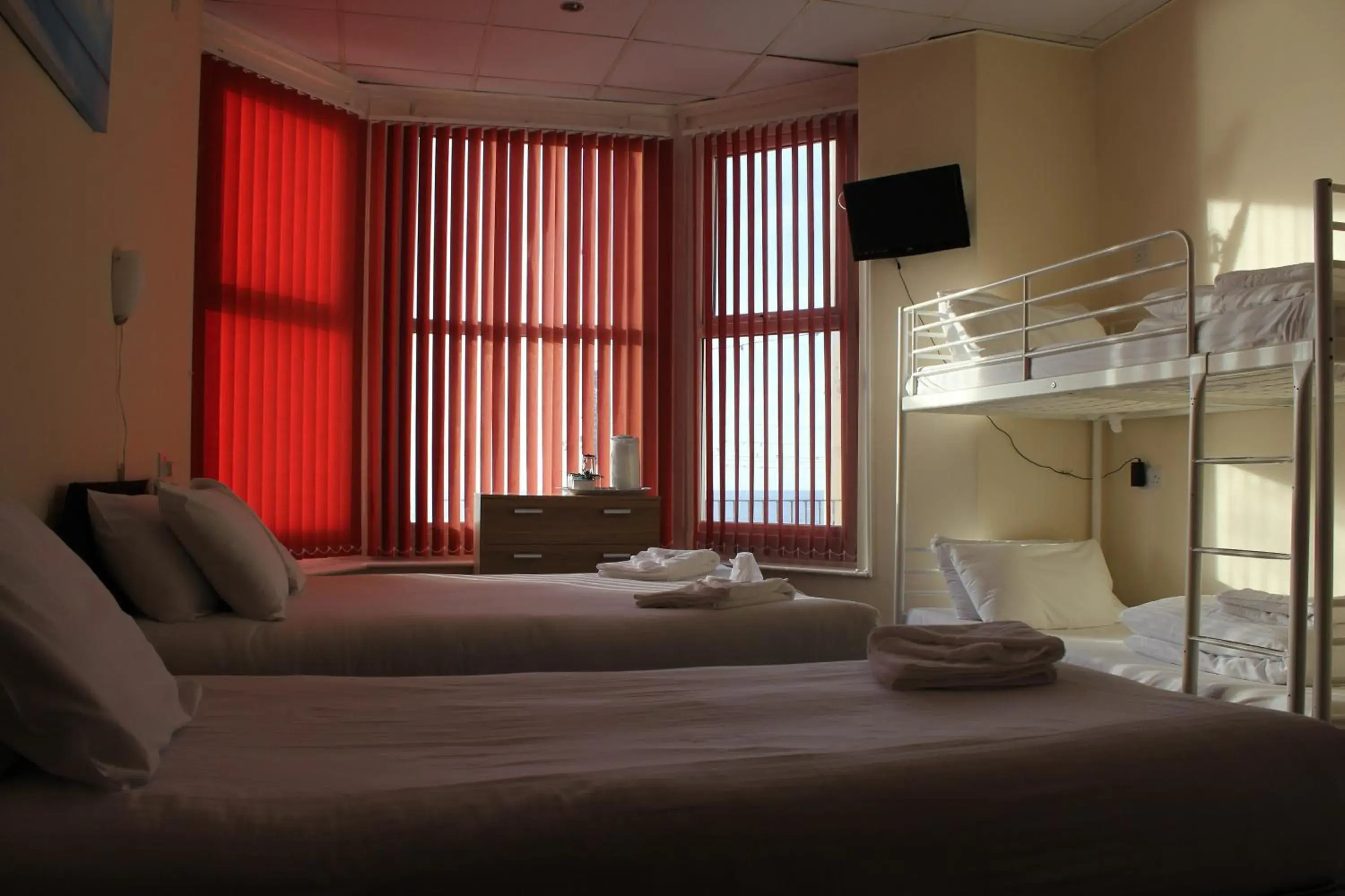 Bedroom, Bunk Bed in The Royal Windsor Hotel
