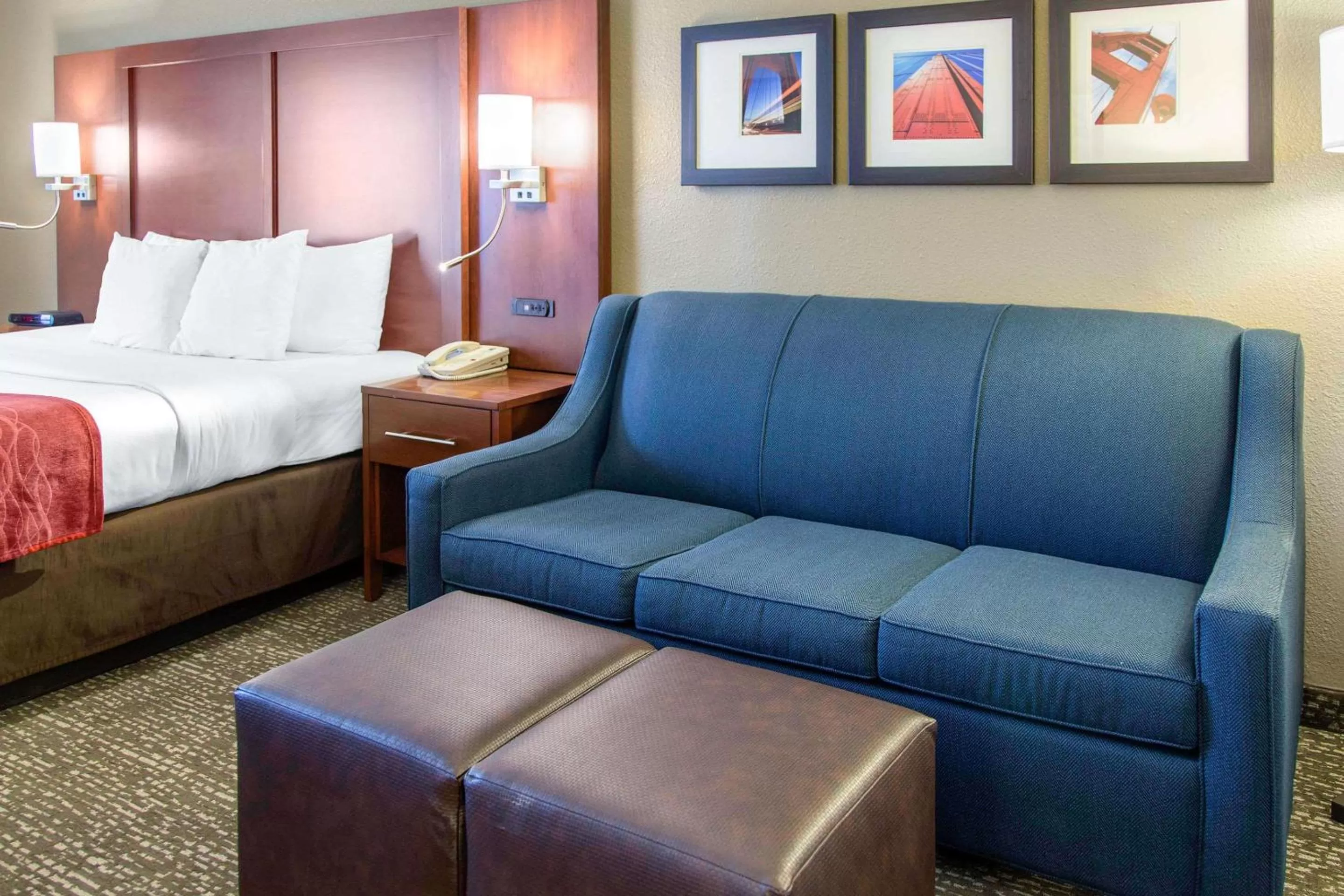 Photo of the whole room, Bed in Comfort Inn & Suites San Francisco Airport North