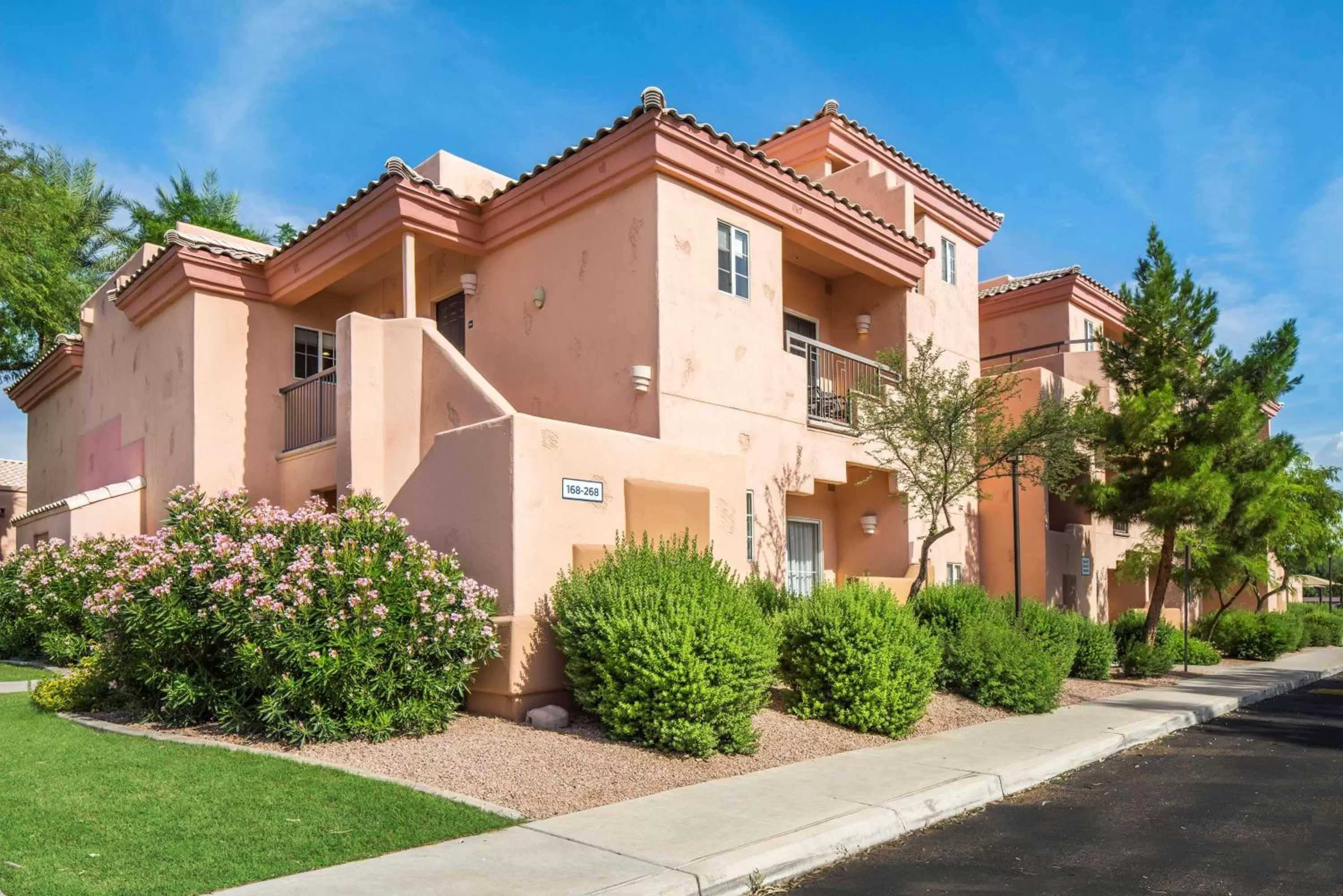 Property building in Hilton Vacation Club Scottsdale Villa Mirage