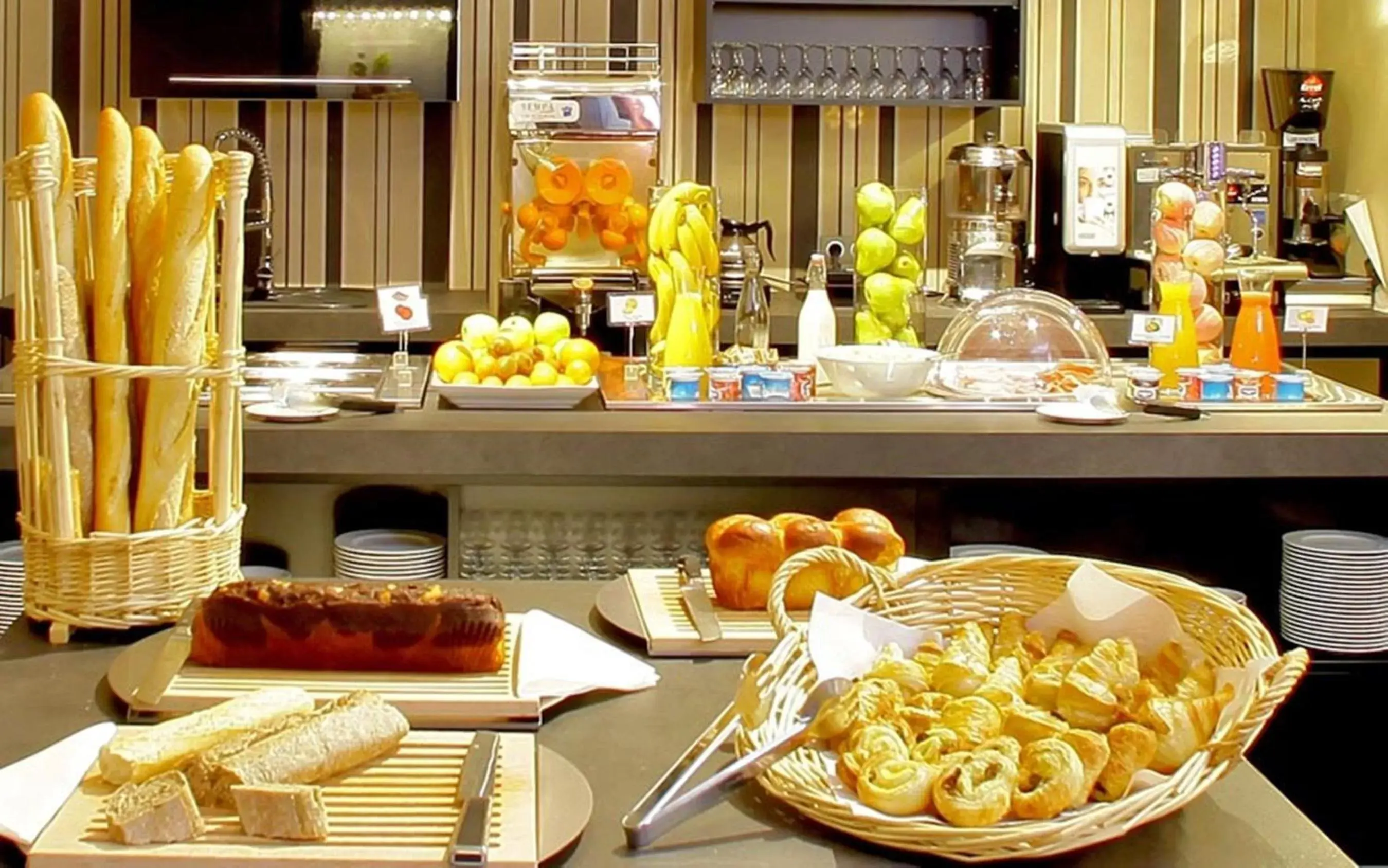 Restaurant/places to eat, Breakfast in Plaza Madeleine & Spa