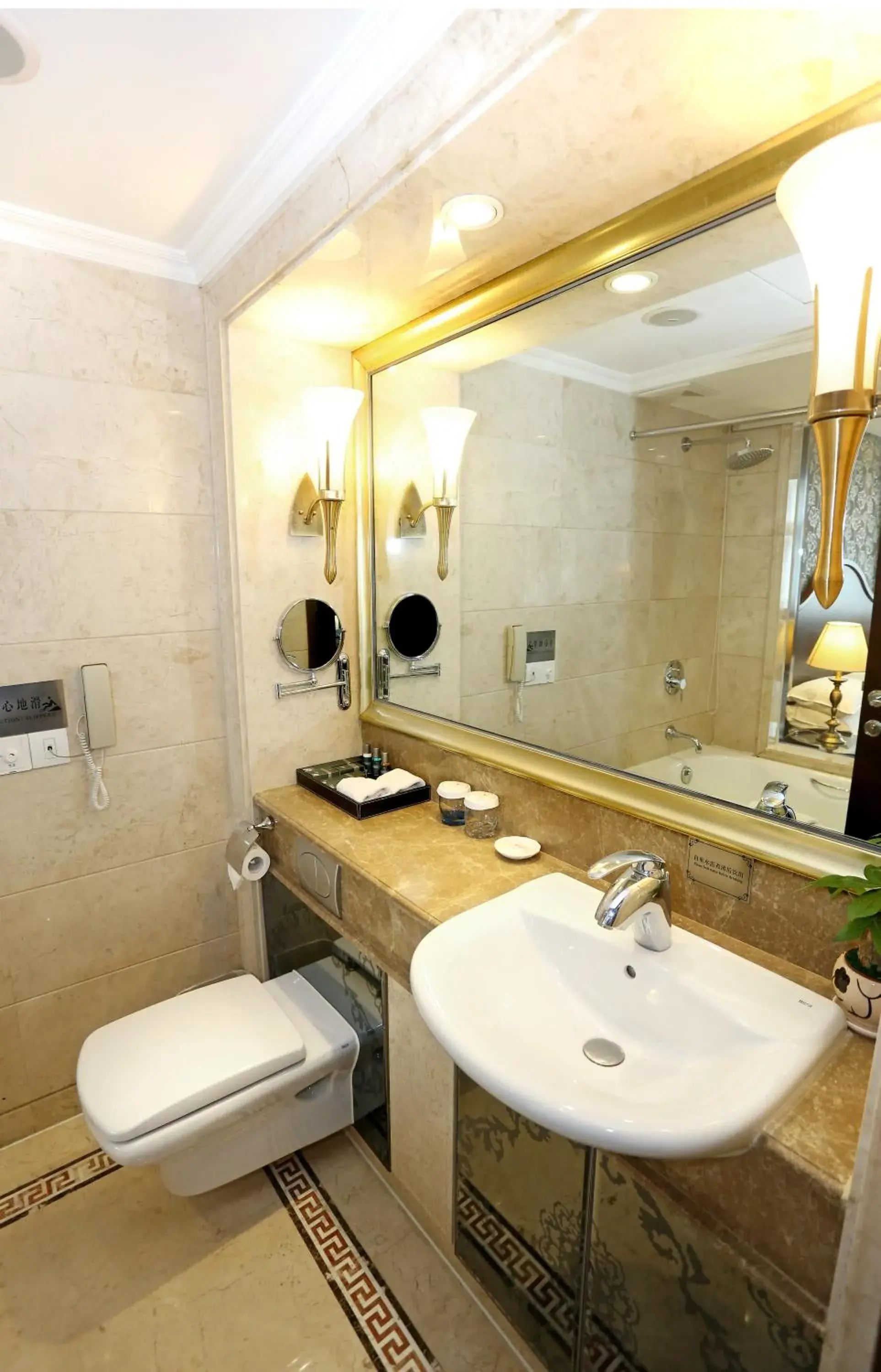 Bathroom in Grand Palace Hotel（Grand Hotel Management Group）