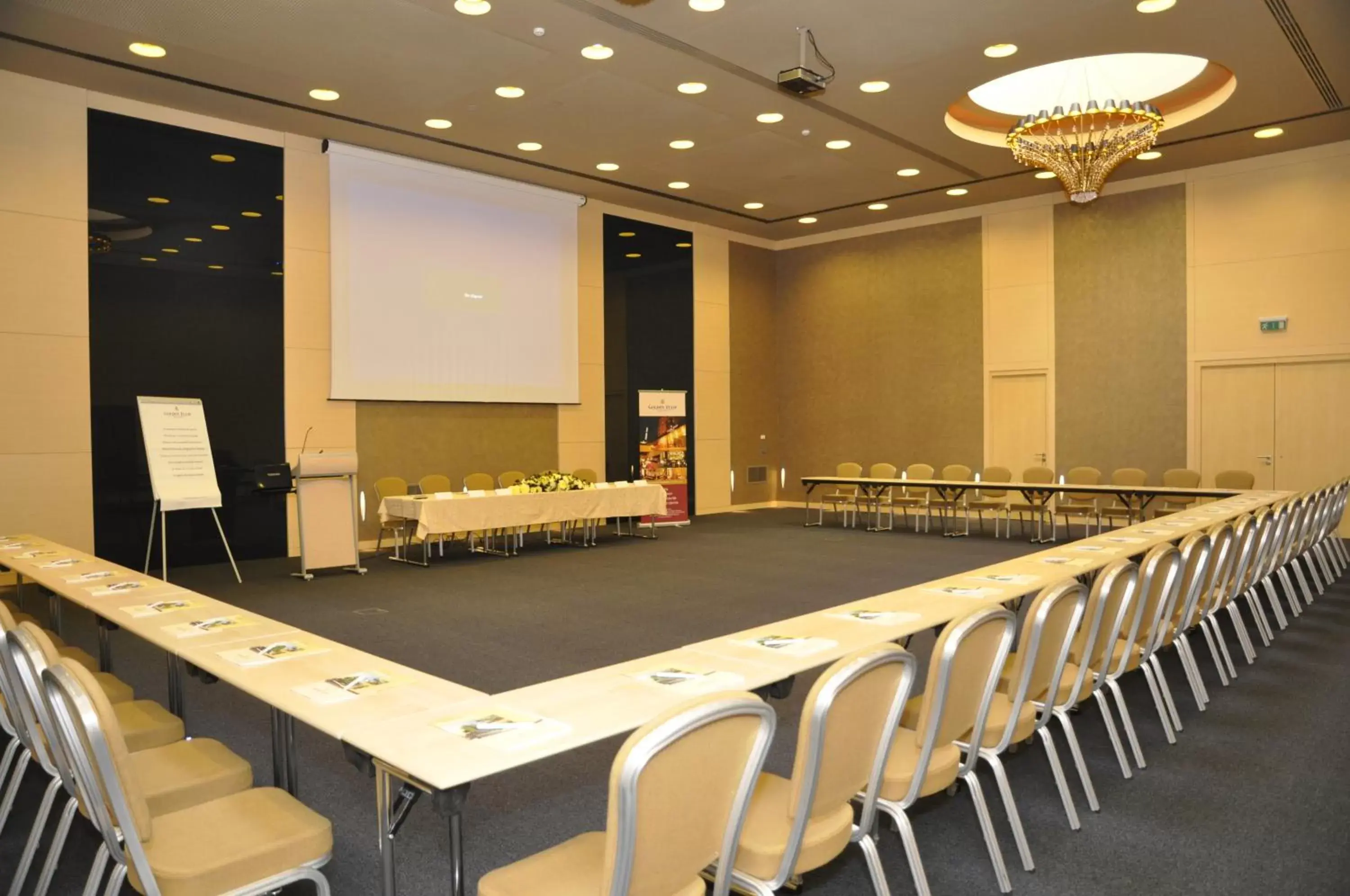 Business facilities in Golden Tulip Ana Dome Hotel