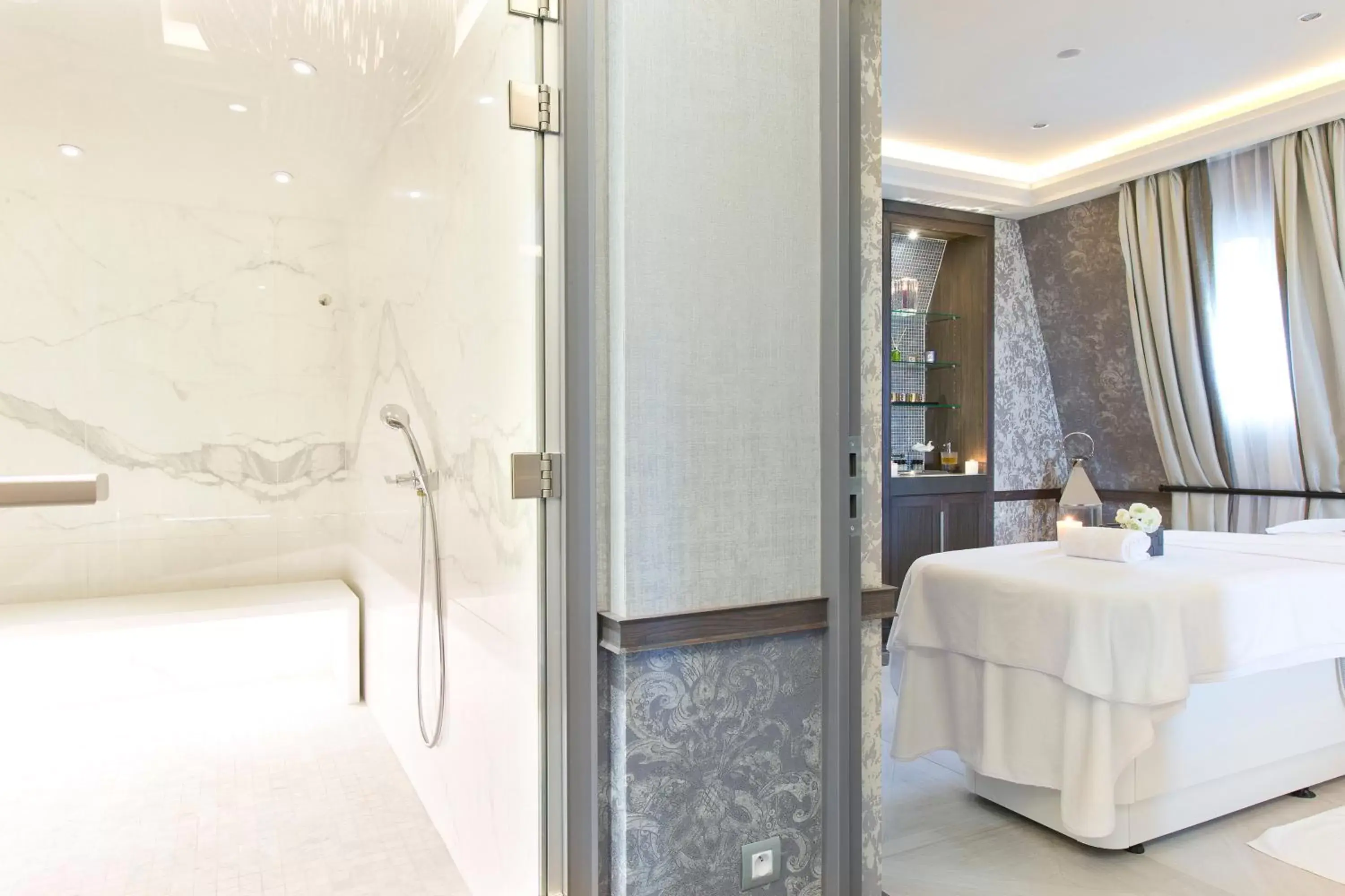 Spa and wellness centre/facilities, Bathroom in Le Grand Hotel de Cabourg - MGallery Hotel Collection