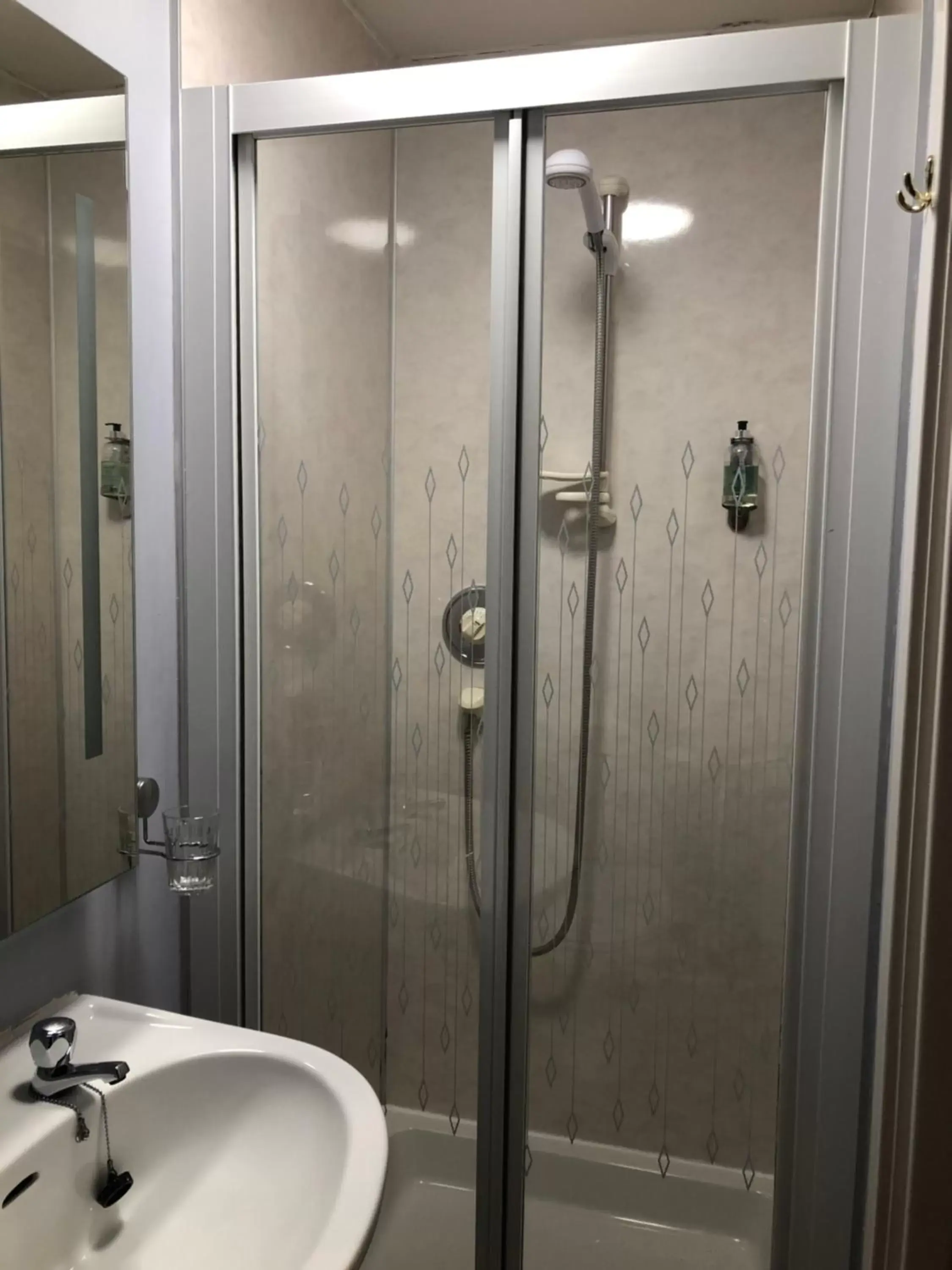 Shower, Bathroom in Firth Hotel & Restaurant