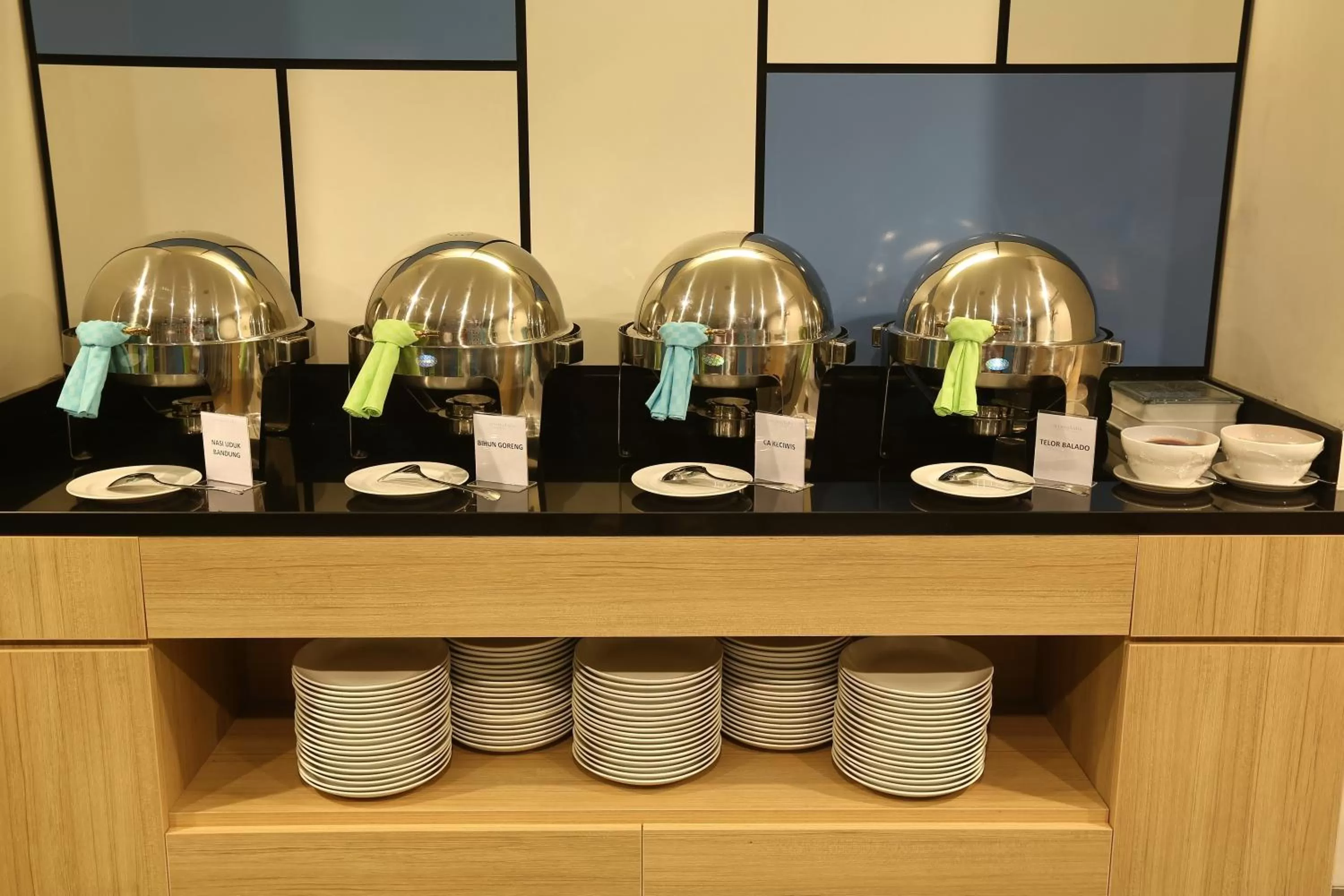 Restaurant/places to eat in Hotel Citradream Bintaro