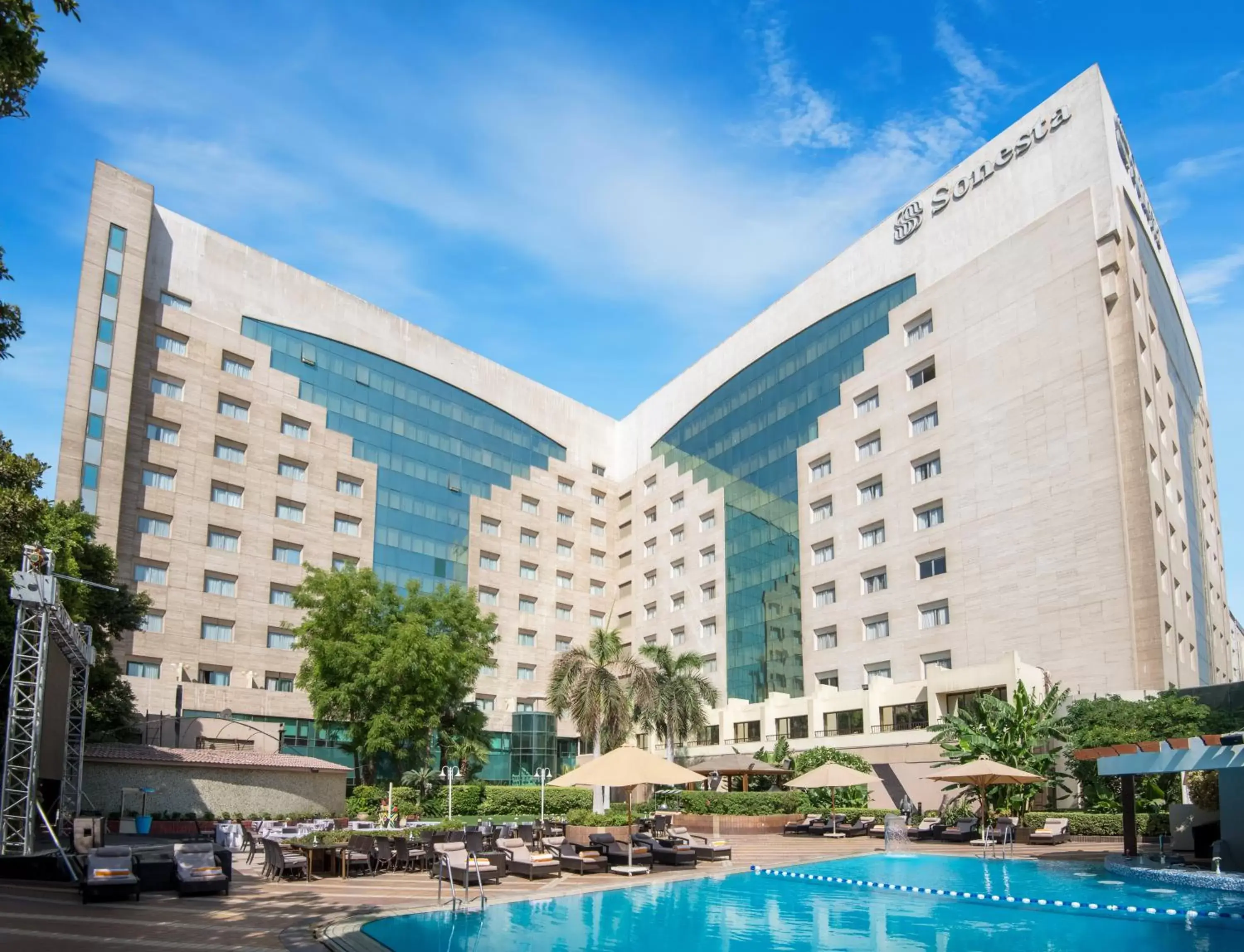 Swimming pool, Property Building in Sonesta Hotel Tower & Casino Cairo