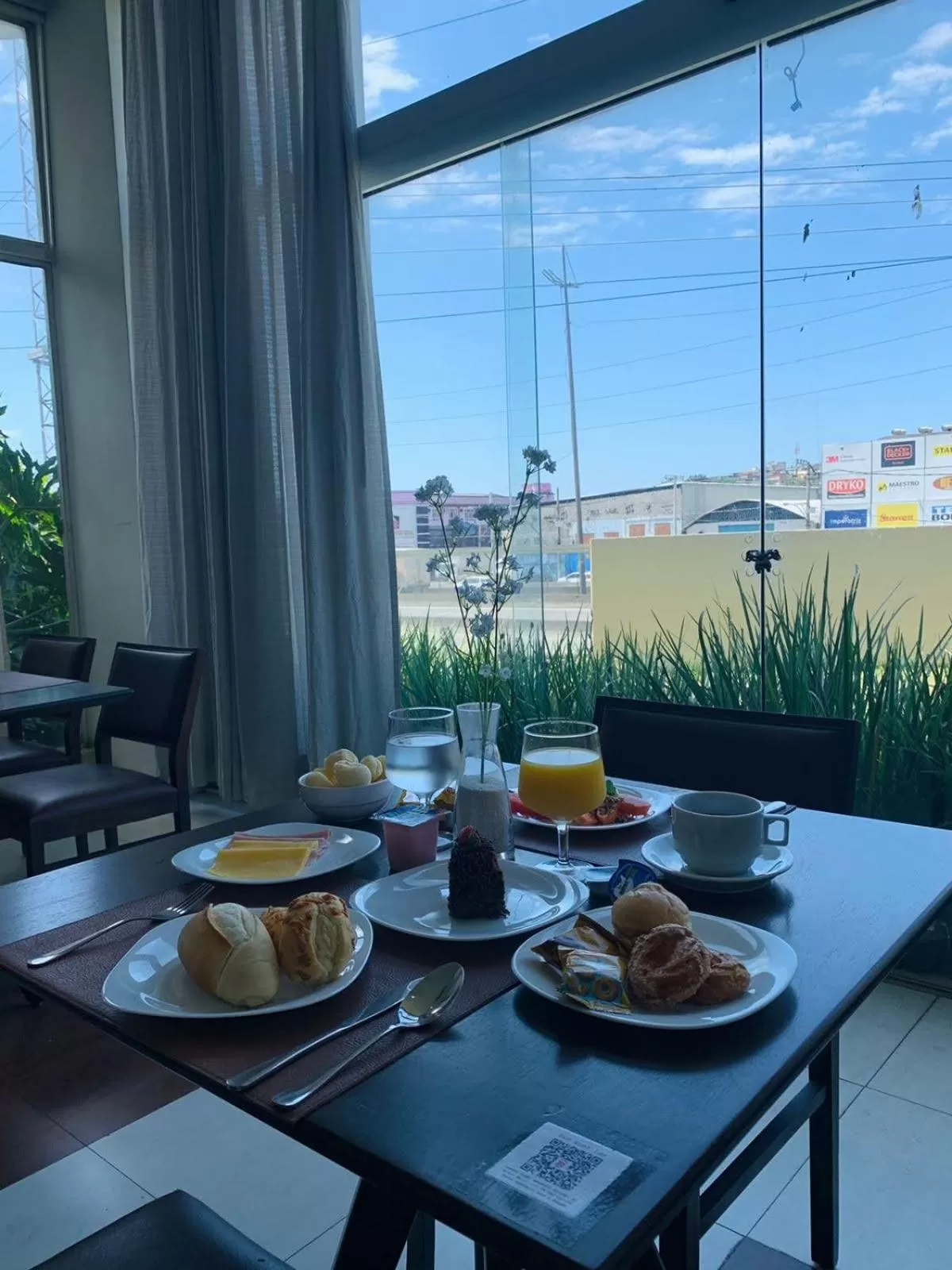 Restaurant/places to eat in Nobile Inn Dutra Rio De Janeiro