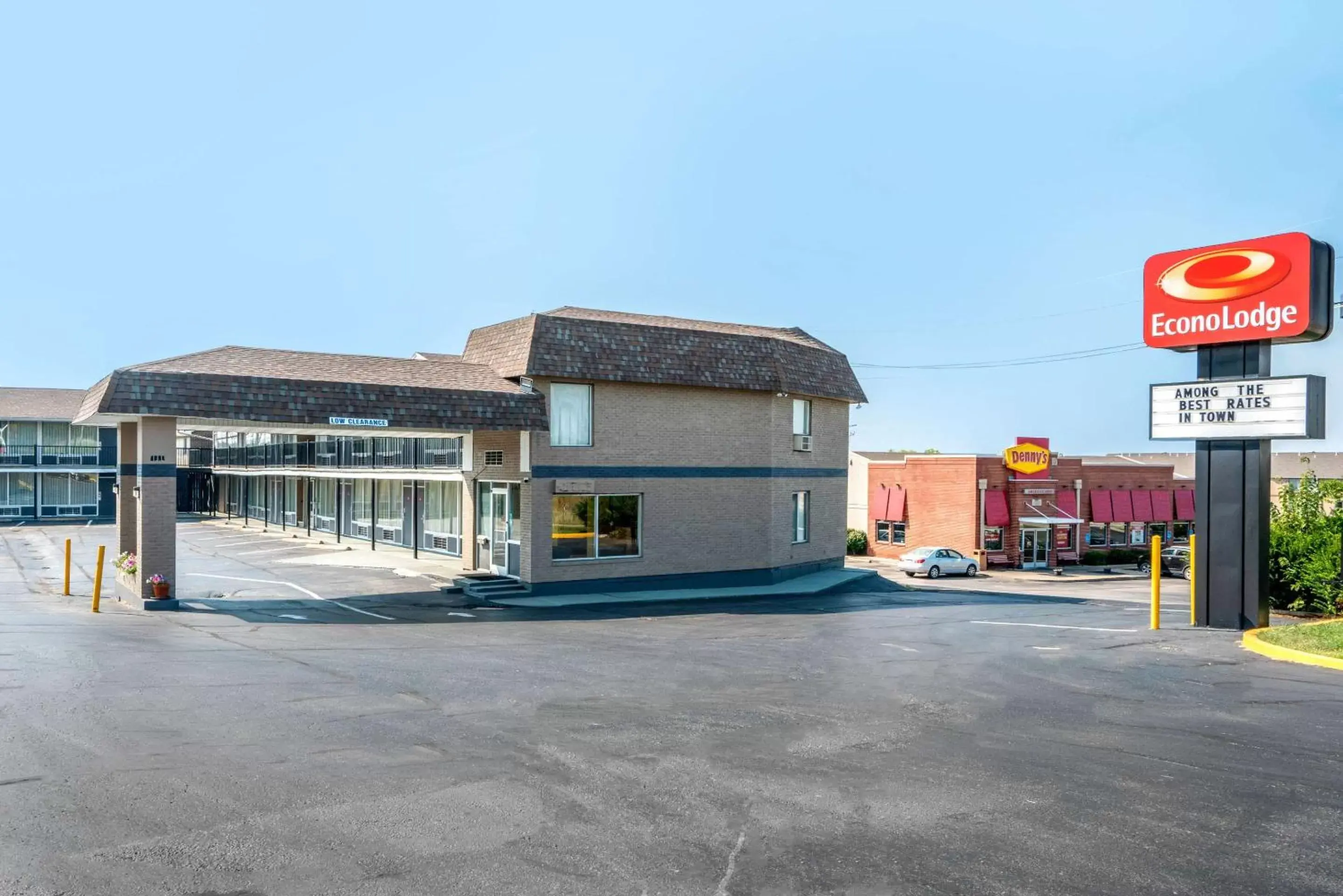 Property Building in Econo Lodge Rolla I-44 Exit 184 Near Missouri University of Science and Technology