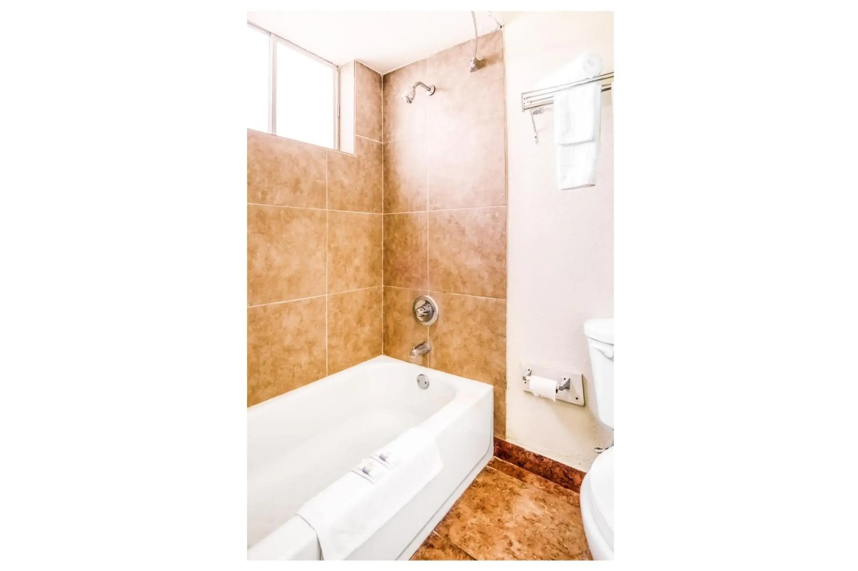 Bathroom in OYO Hotel Alexandria LA- Hwy 165