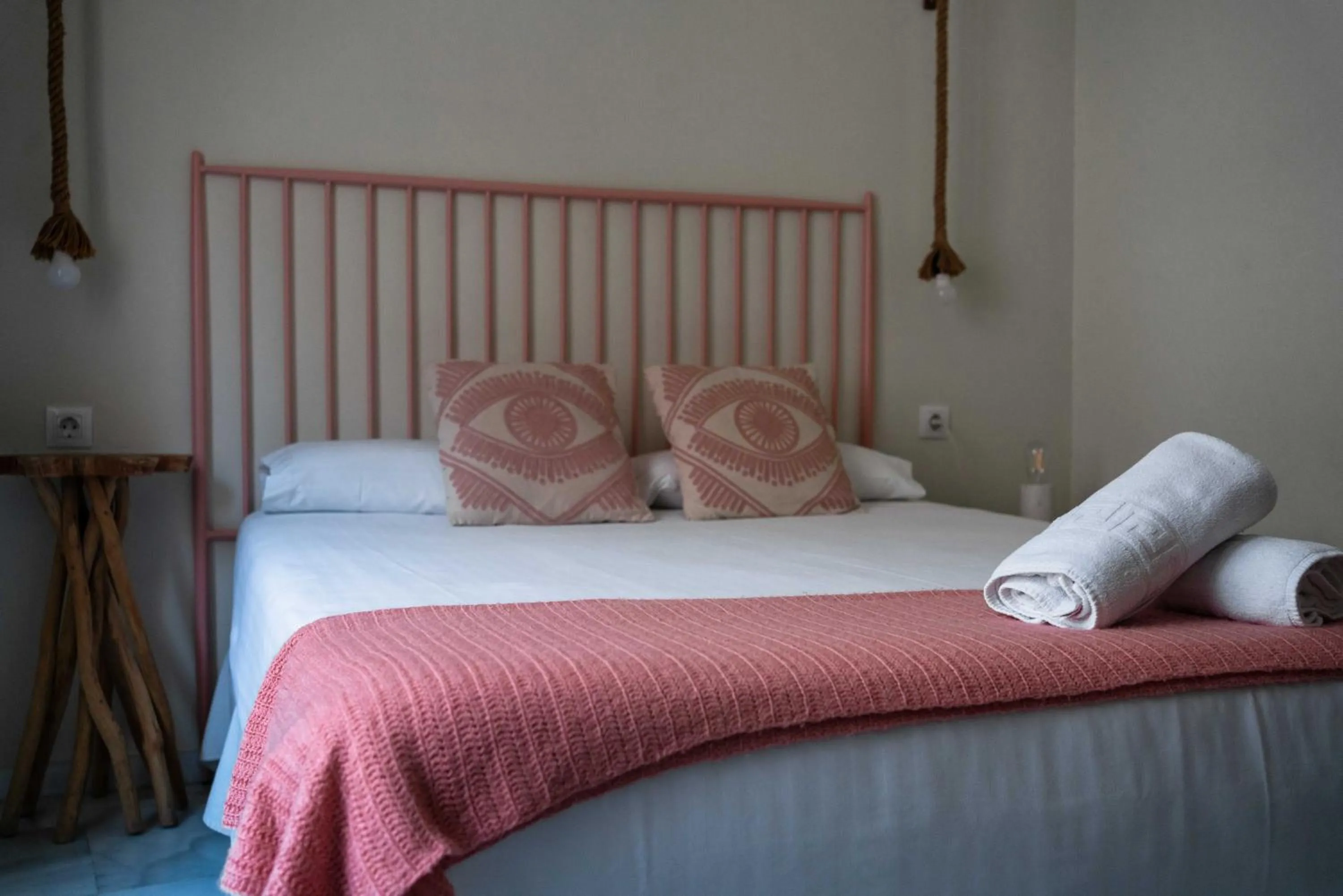 Bedroom, Bed in Oasis Backpackers' Hostel Palace Sevilla