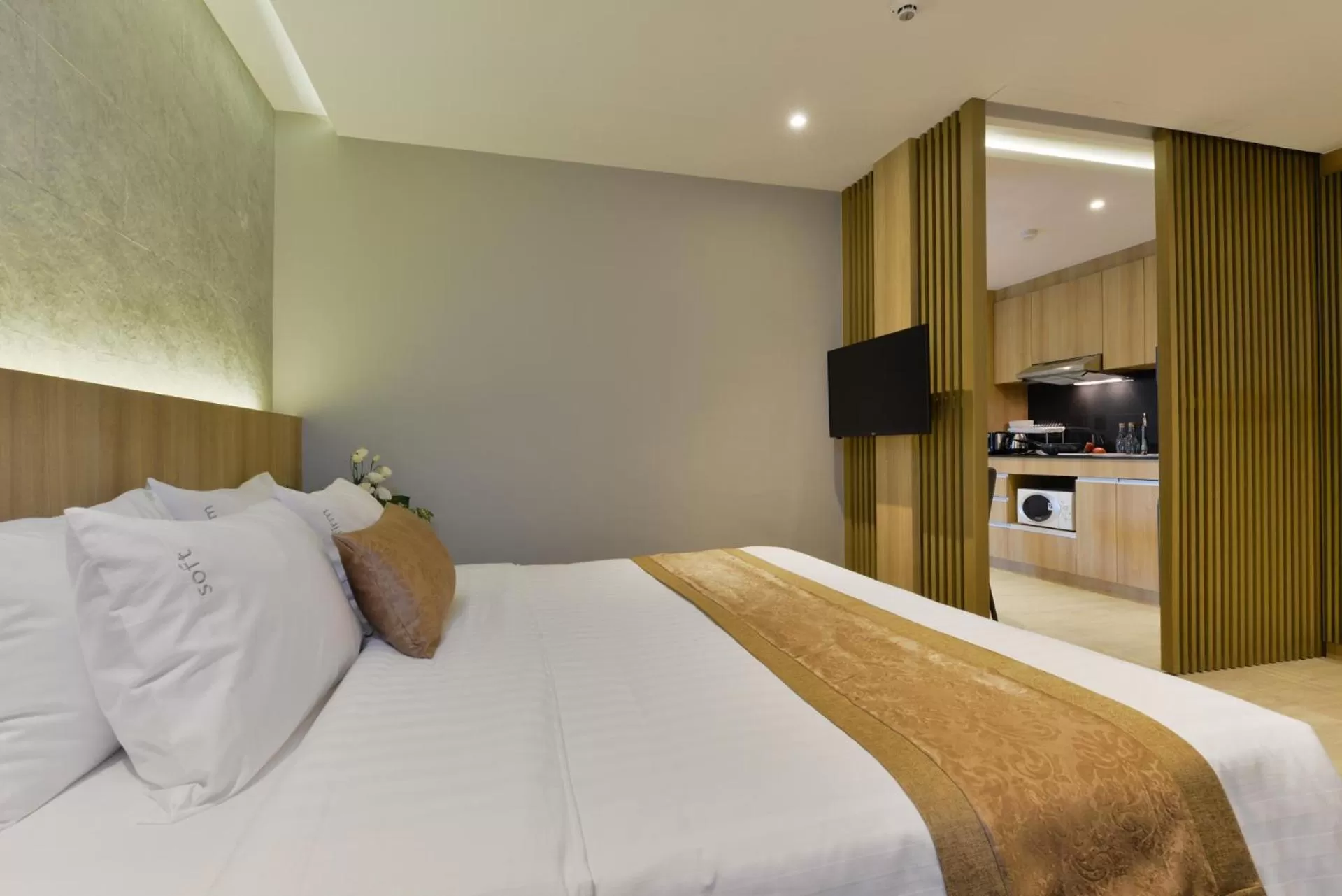 Bed in Aspira Tropical Residence Thong Lor