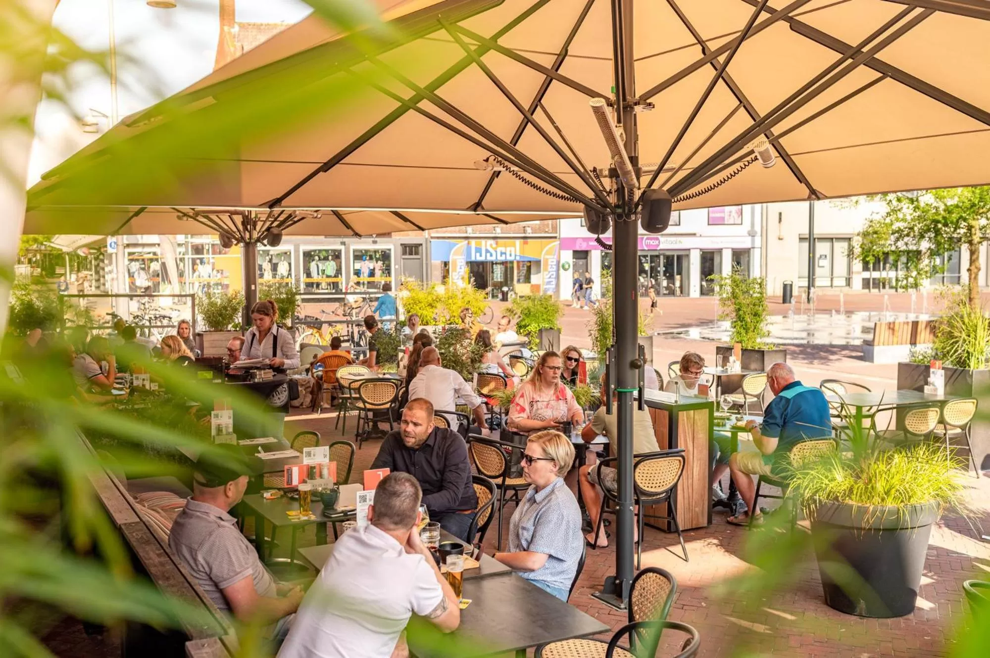 Restaurant/places to eat in Hotel Restaurant Grandcafé 't Voorhuys