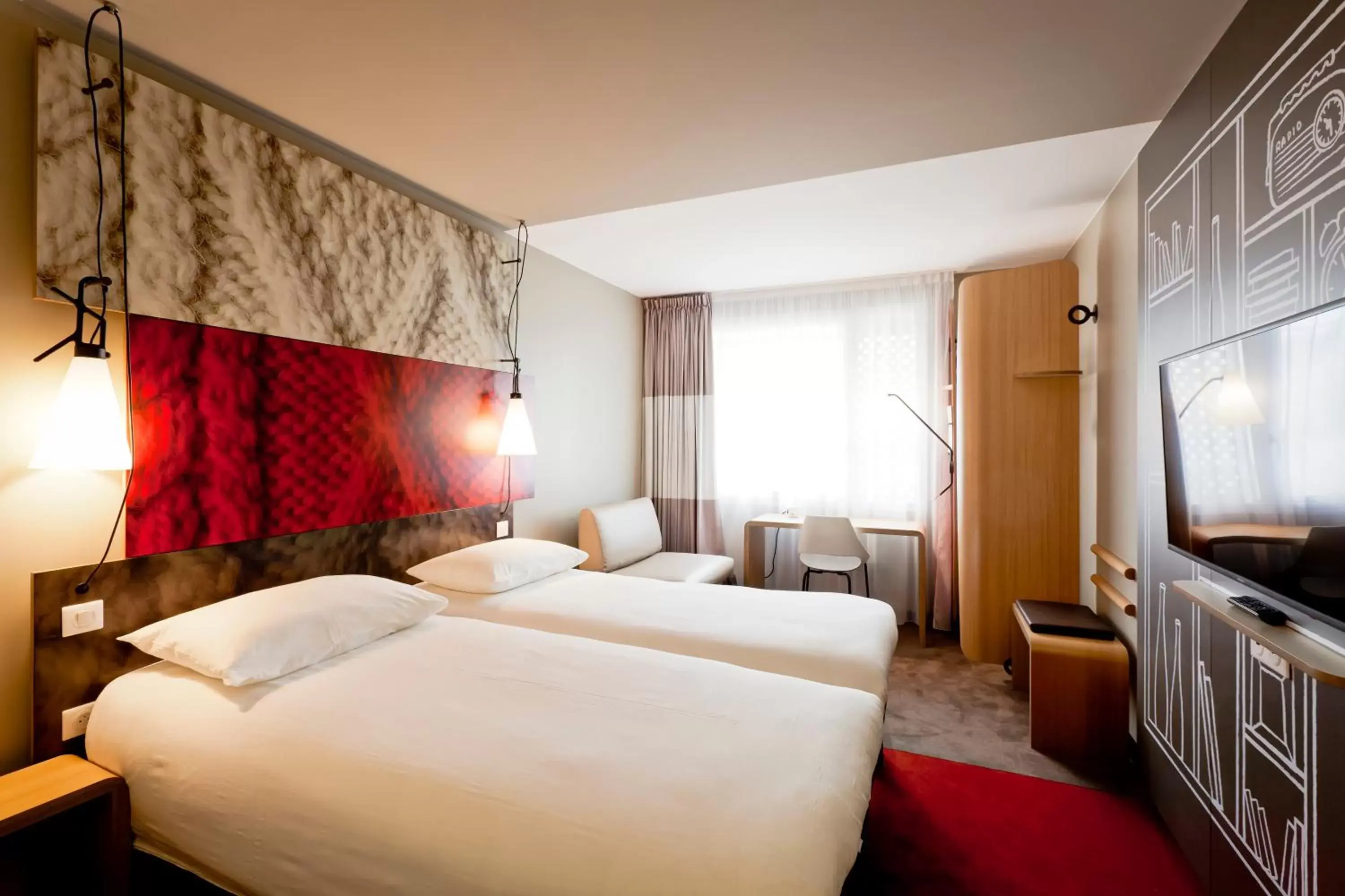 Shower, Bed in ibis Lyon Carre De Soie